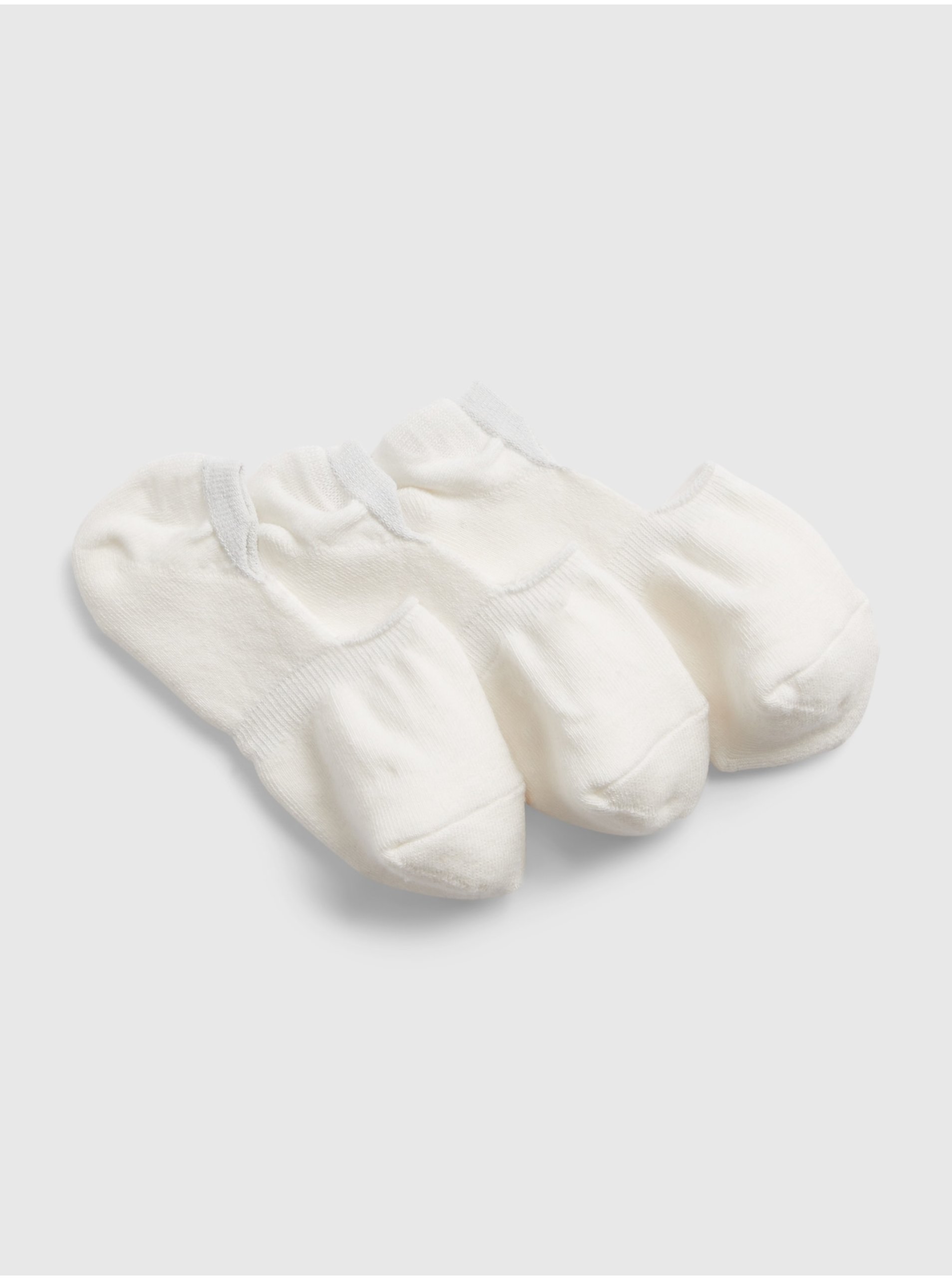 Levně Sada tří párů pánských neviditelných ponožek v bílé barvě GAP