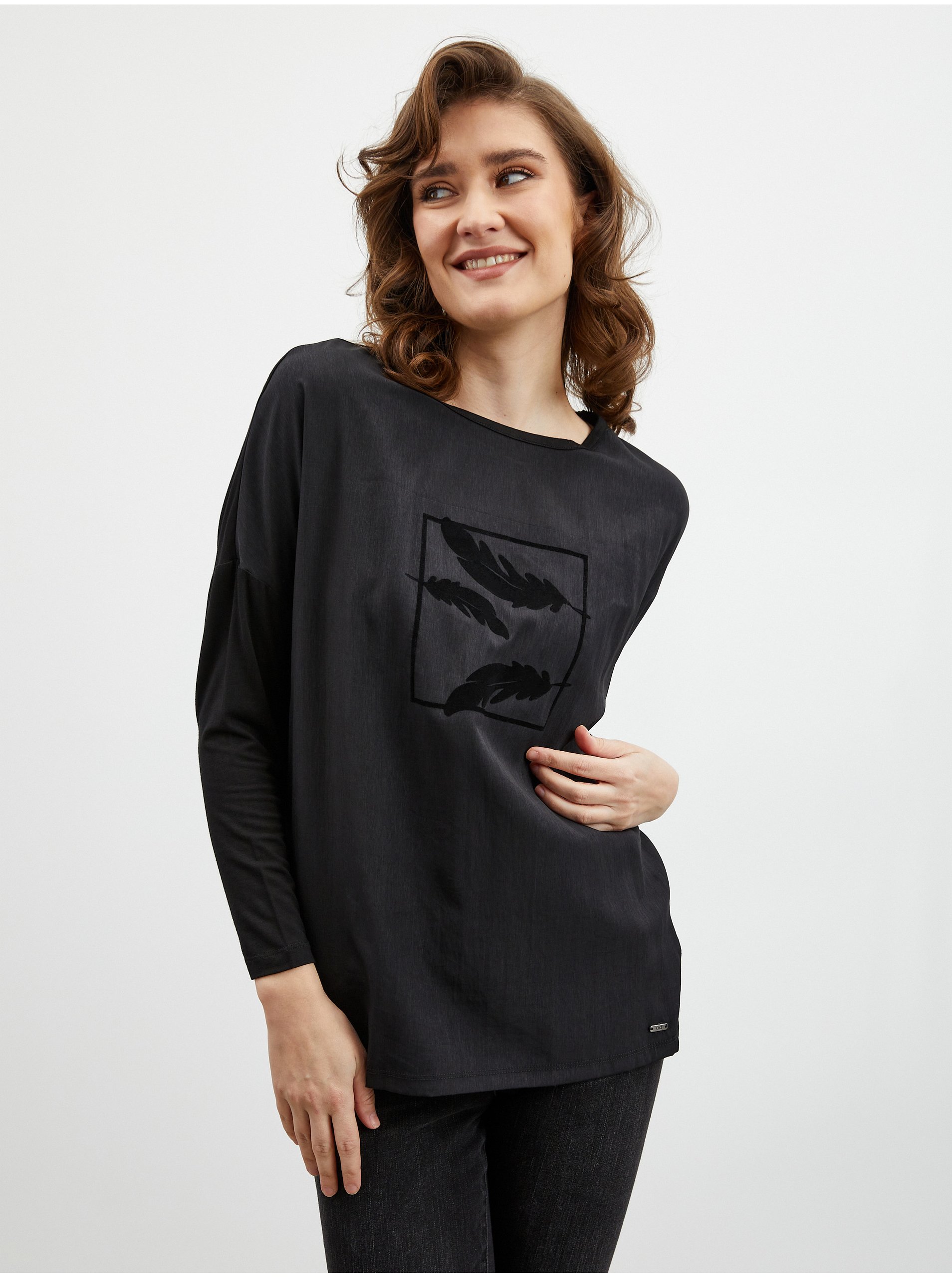 Levně Černé dámské volné tričko s potiskem ZOOT.lab Rozy