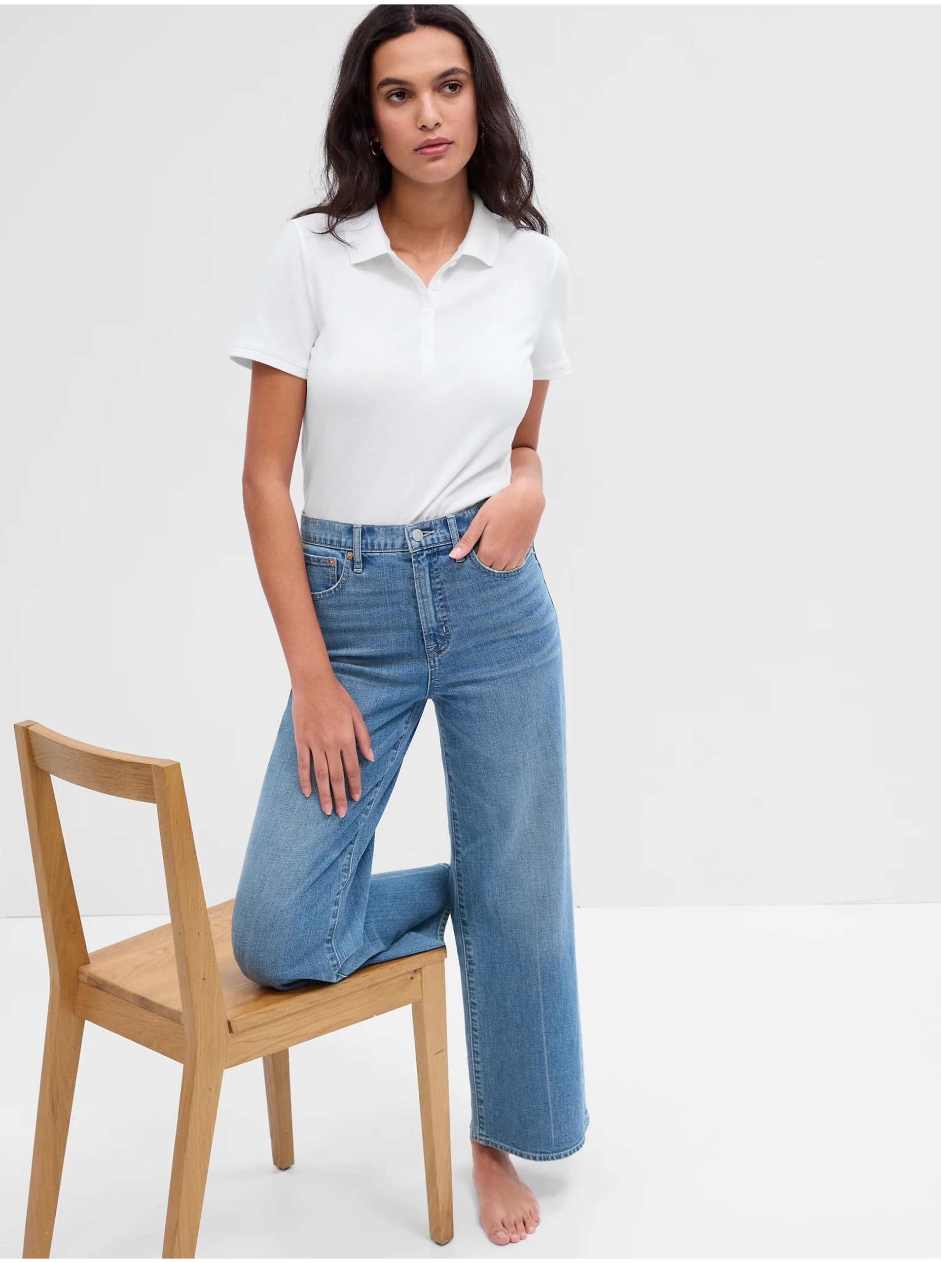 E-shop Bílé dámské polo tričko GAP pique