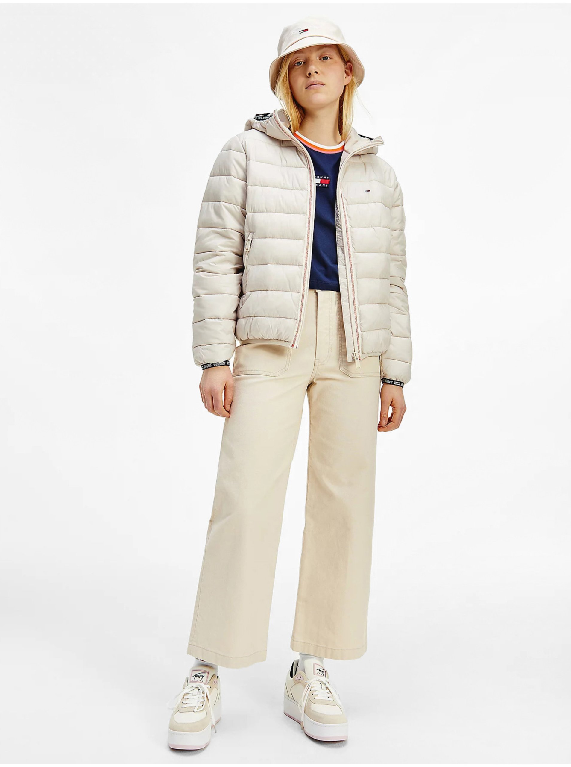 Levně Bílá dámská zimní prošívaná bunda Tommy Jeans