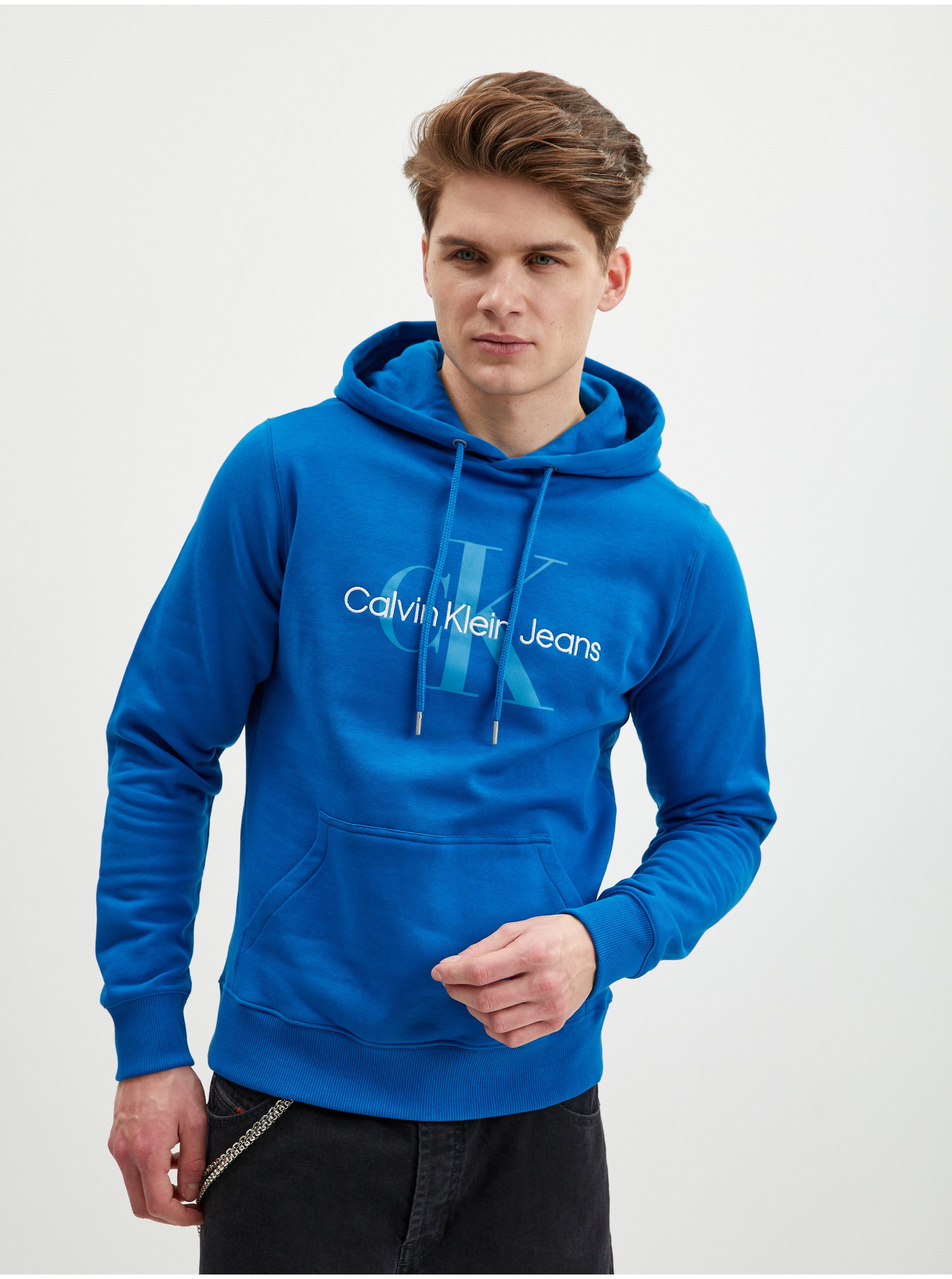 E-shop Modrá pánská mikina s kapucí Calvin Klein Jeans