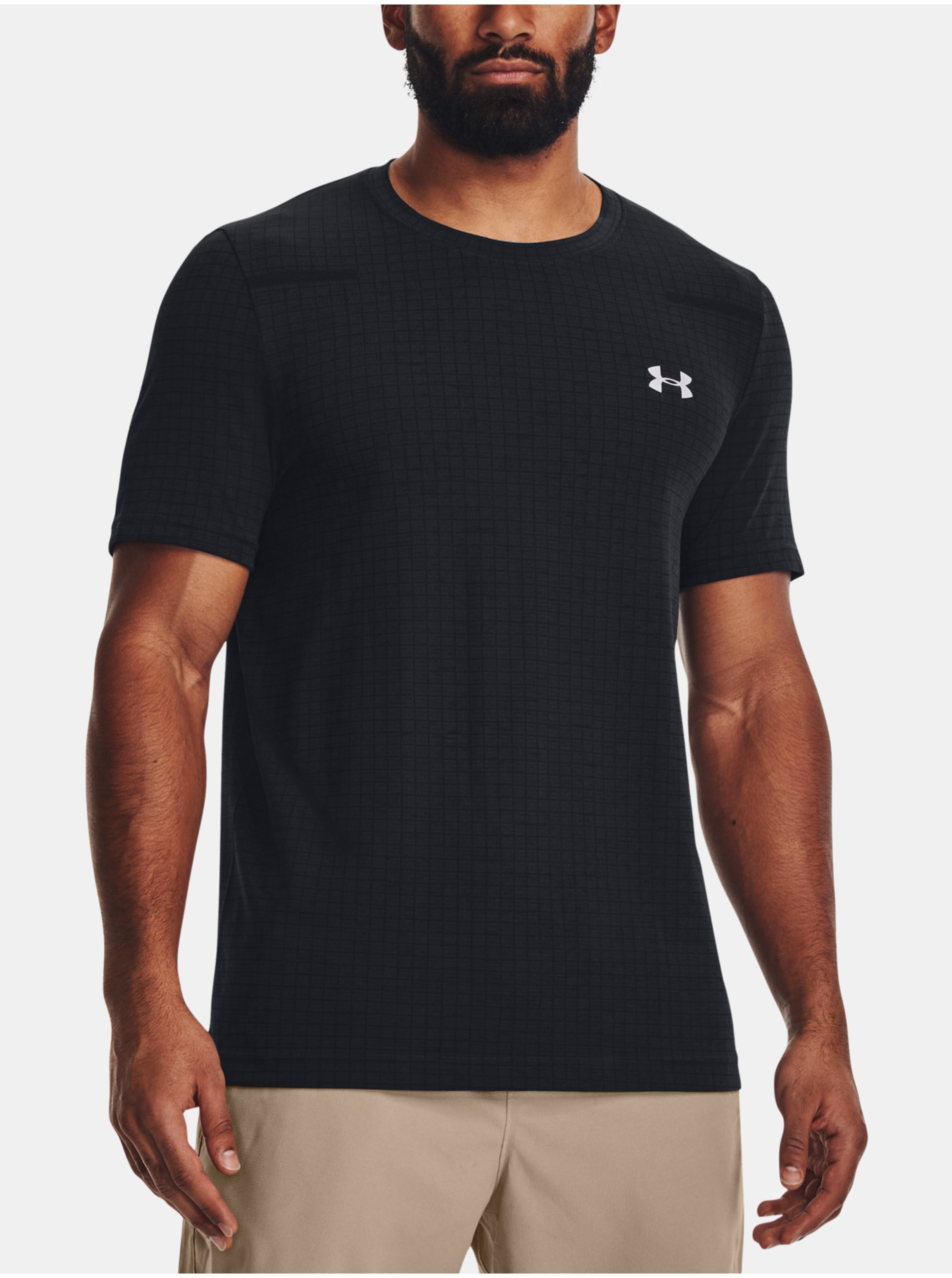 E-shop Černé sportovní tričko Under Armour UA Seamless Grid SS