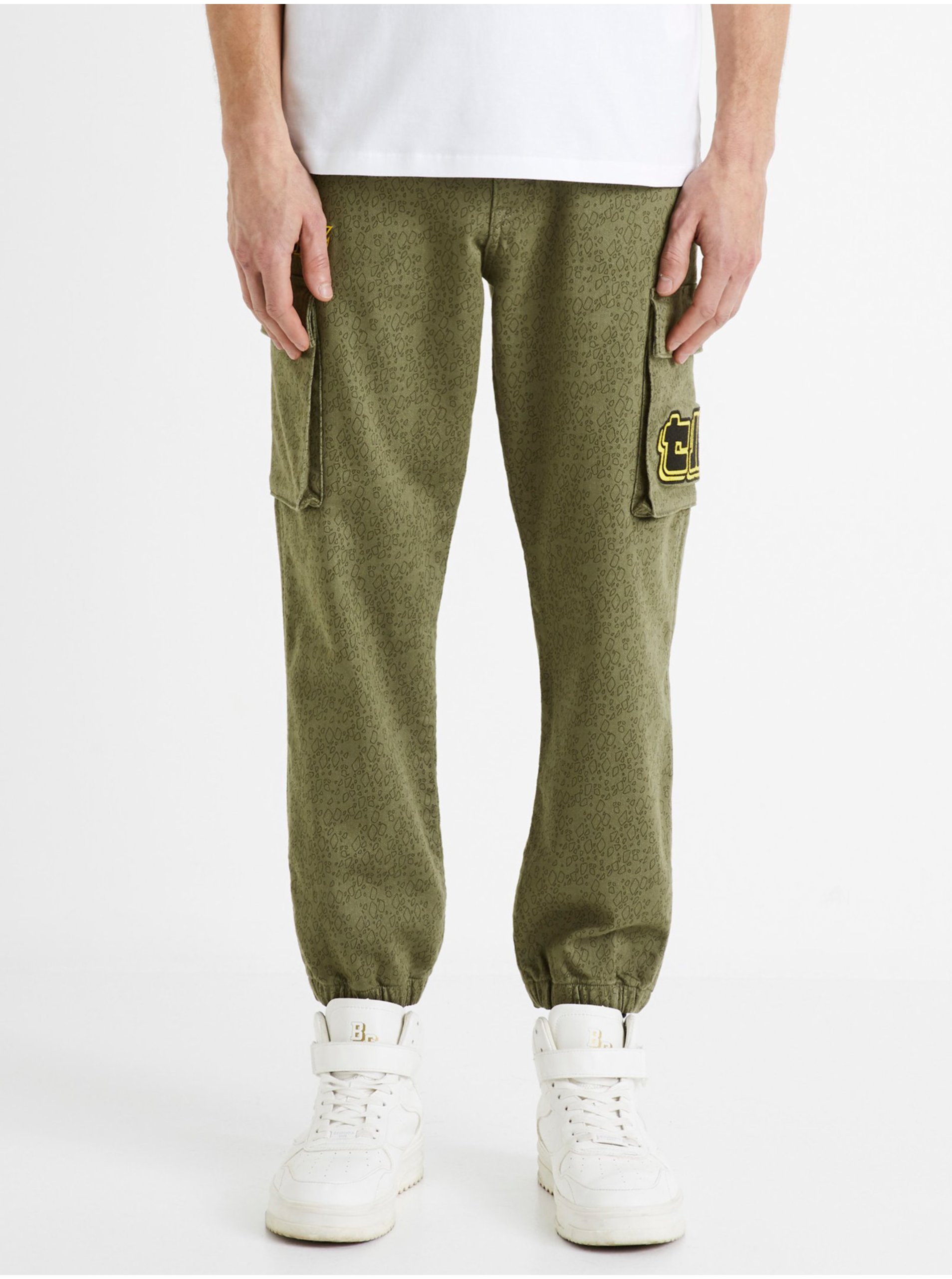 Lacno Voľnočasové nohavice pre mužov Celio - zelená