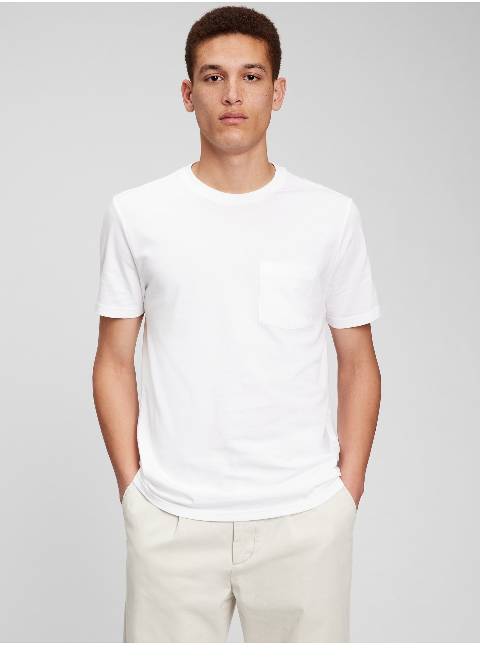 Lacno Biele pánske basic tričko s vrecúškom GAP