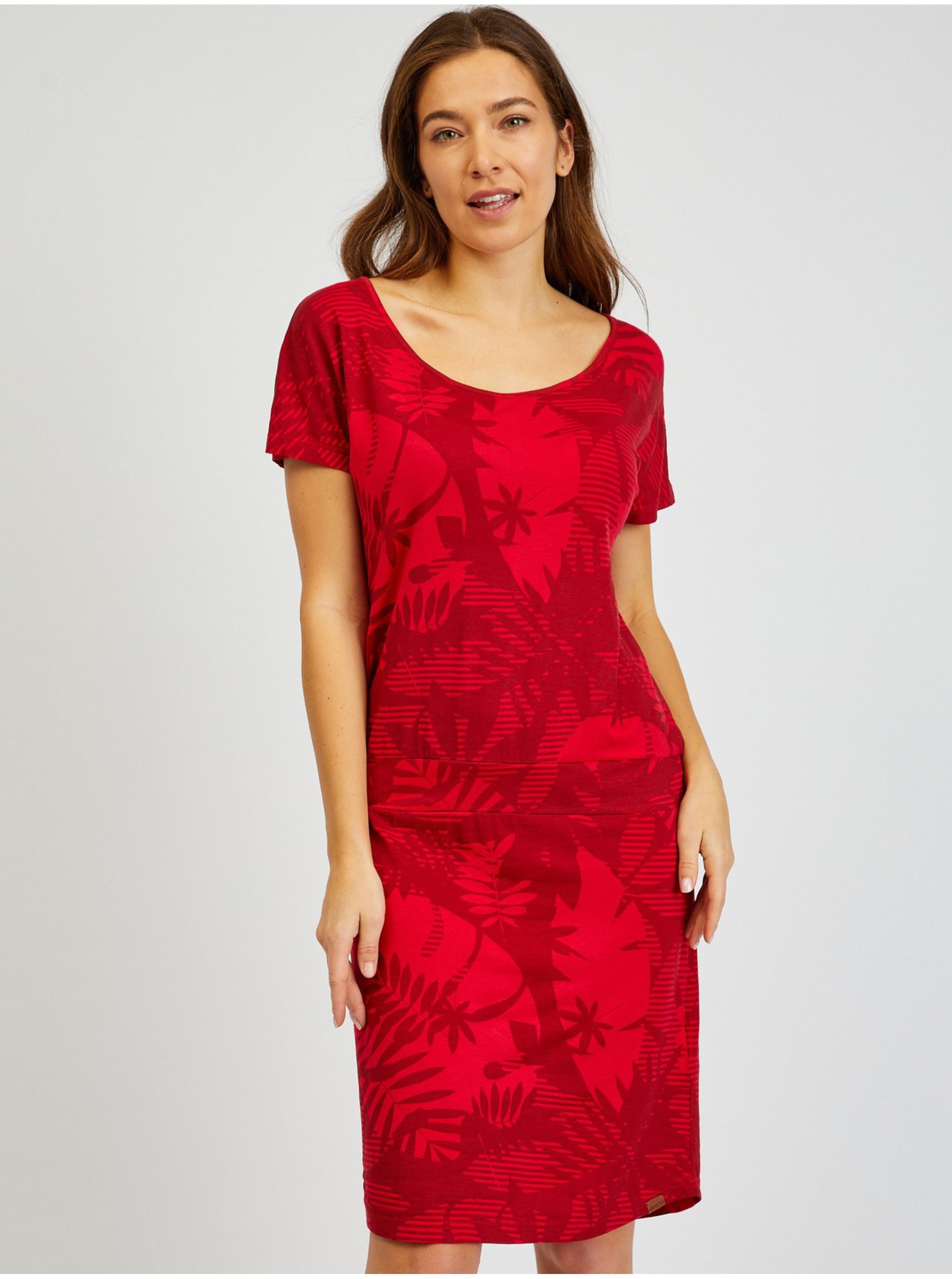 Levně Červené dámské vzorované šaty SAM73 Corvus