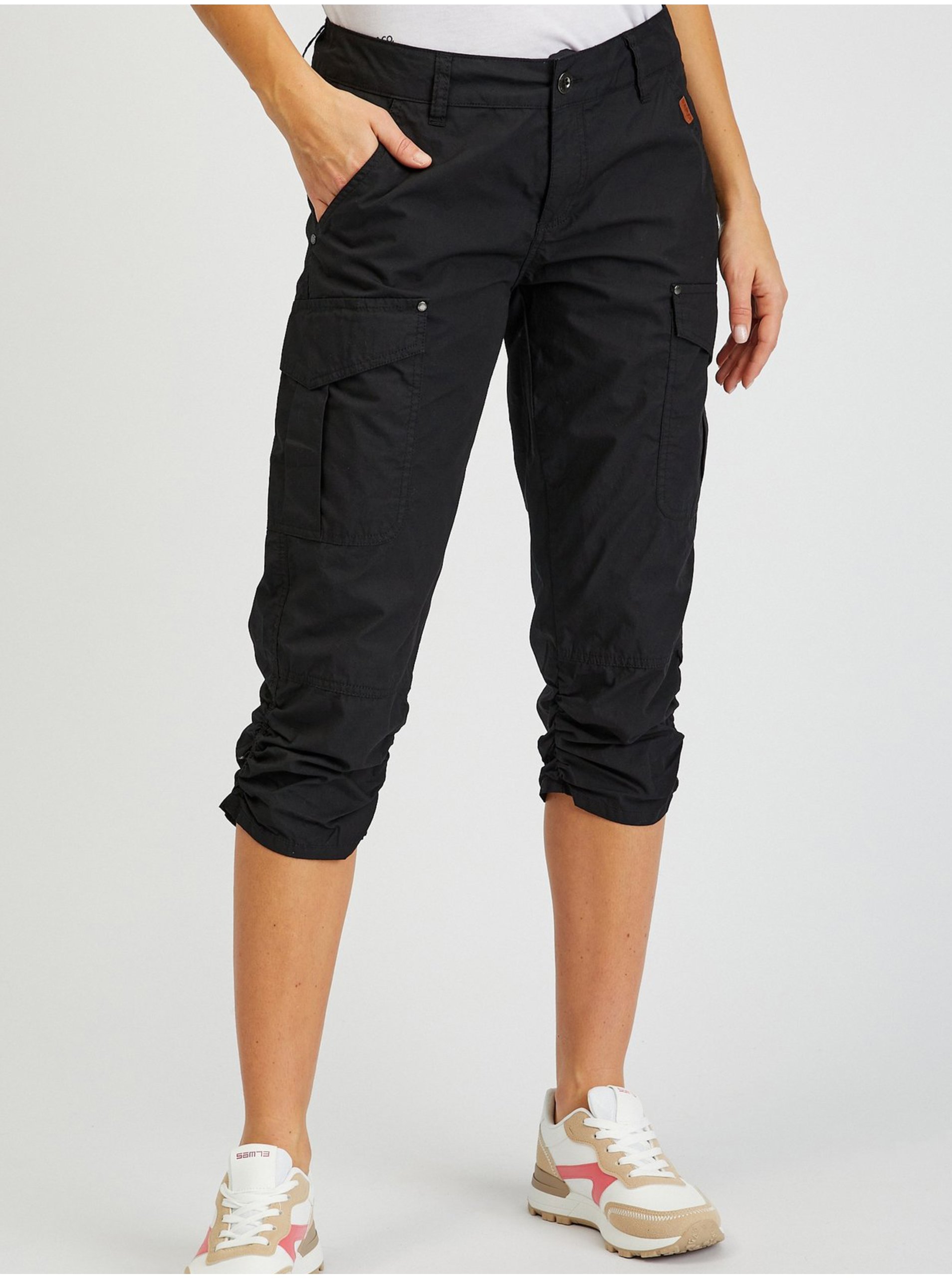 Levně Černé dámské tříčtvrteční kalhoty SAM73 Fornax