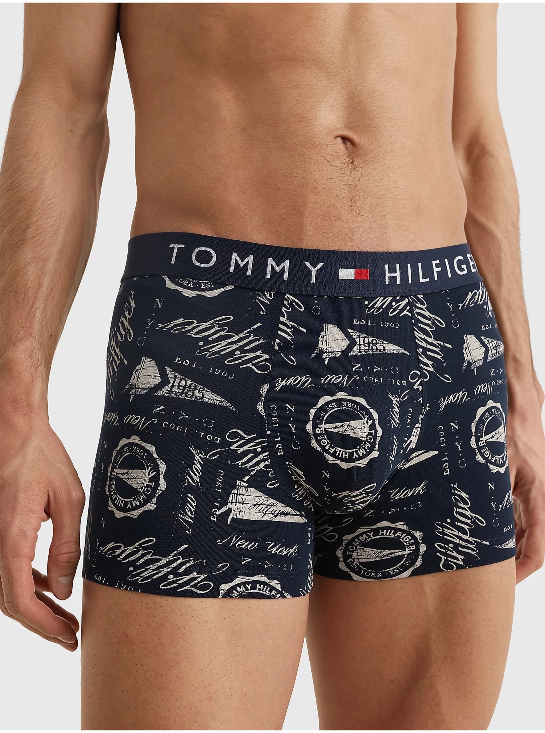 Levně Tmavě modré pánské vzorované boxerky Tommy Hilfiger