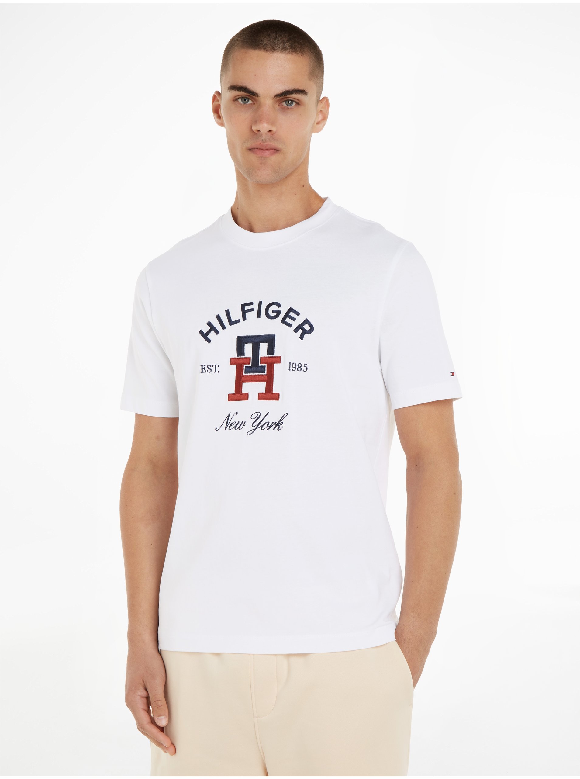 Levně Bílé pánské tričko Tommy Hilfiger Curved Monogram Tee