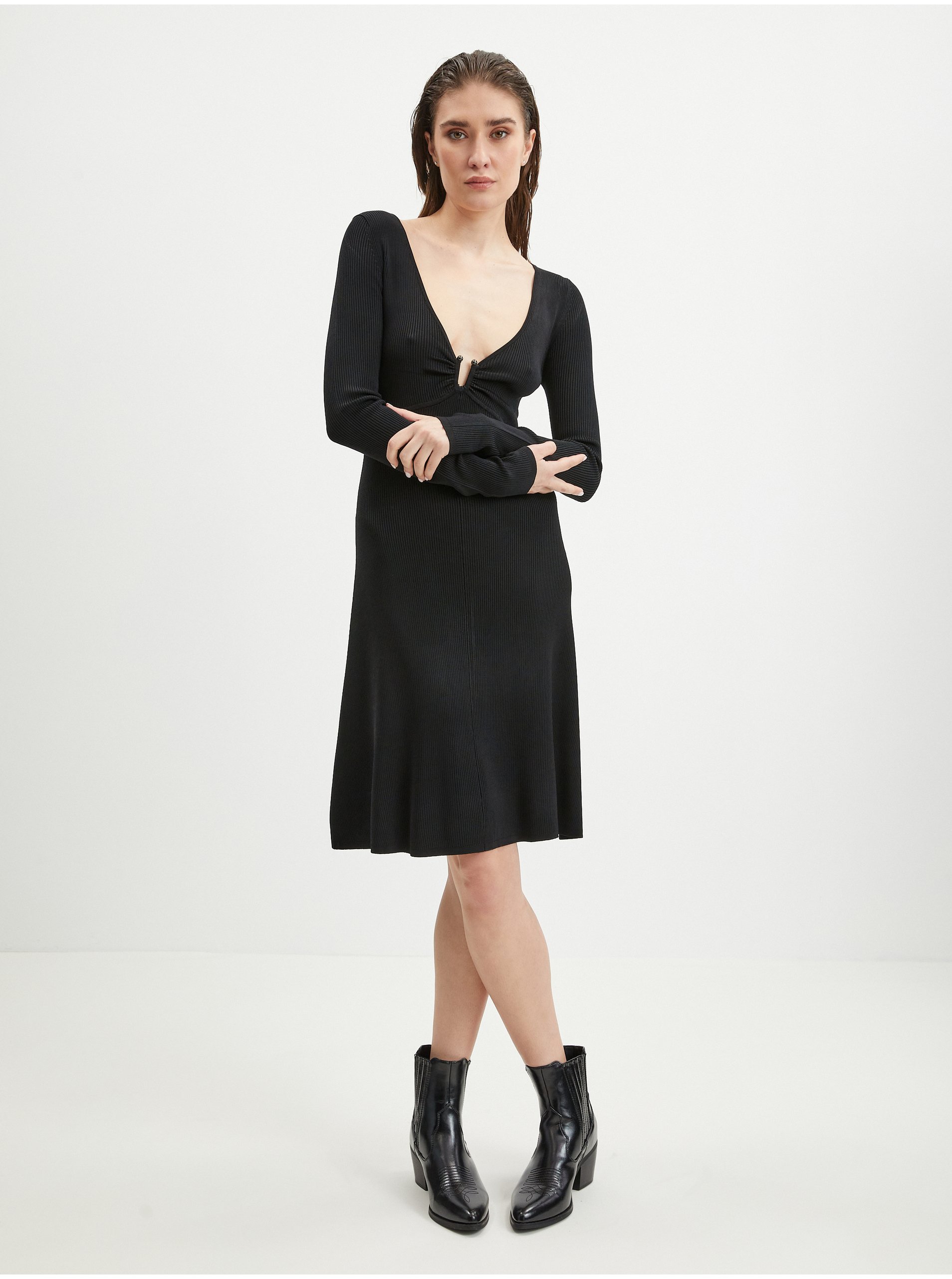 Lacno Čierne dámske svetrové šaty Guess Olivia