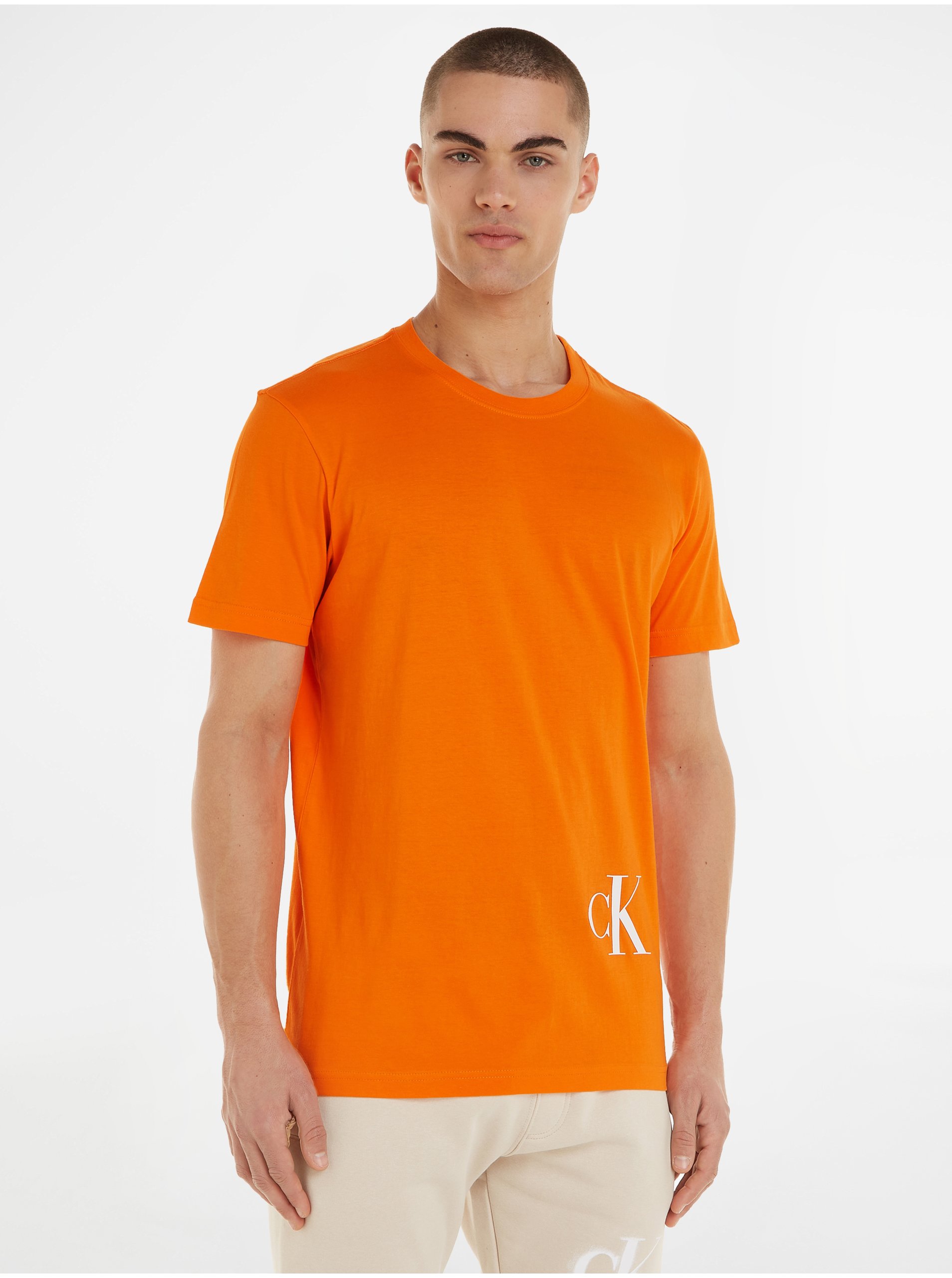 Levně Oranžové pánské tričko Calvin Klein Jeans
