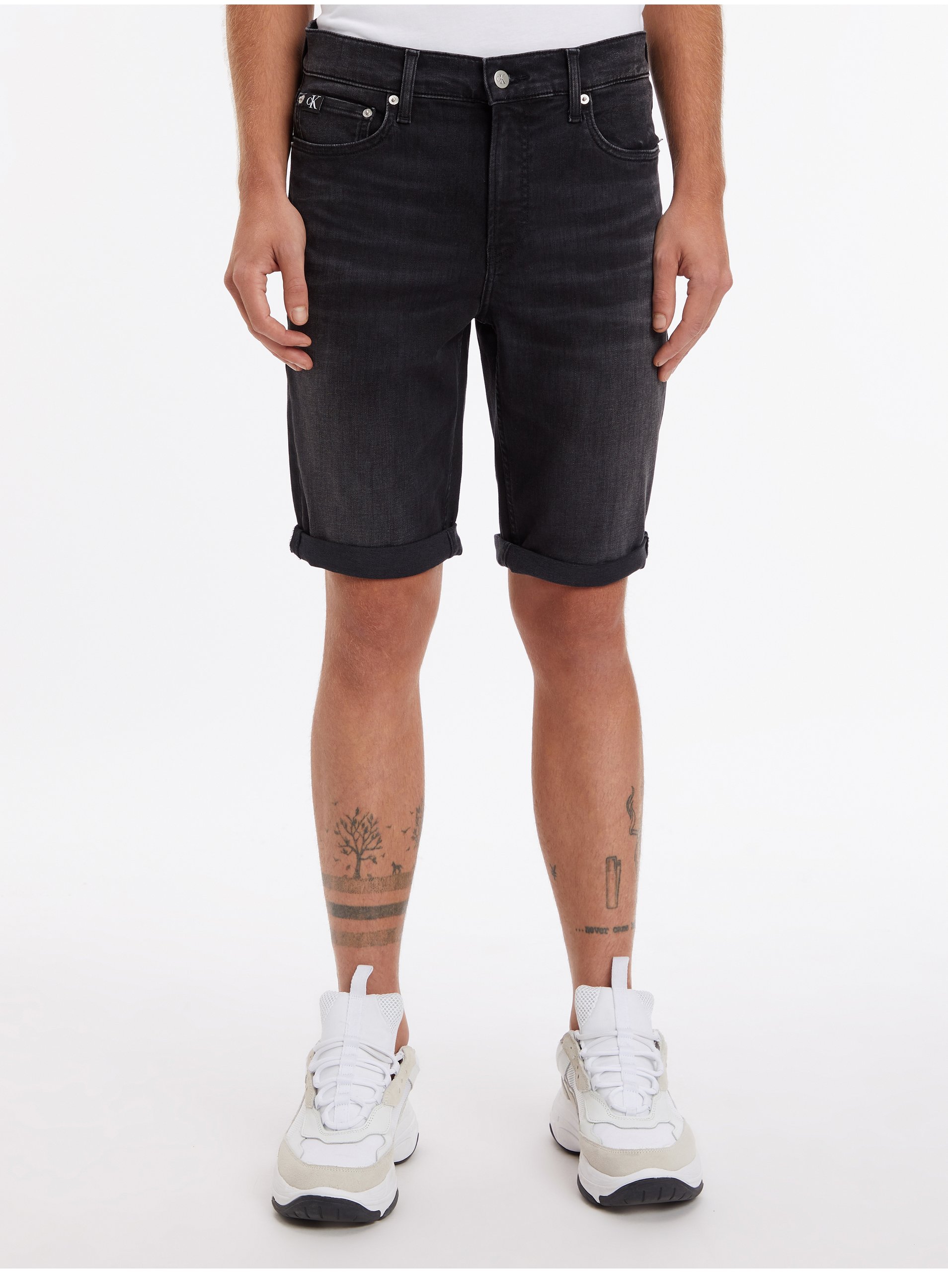 Levně Černé pánské džínové kraťasy Calvin Klein Jeans