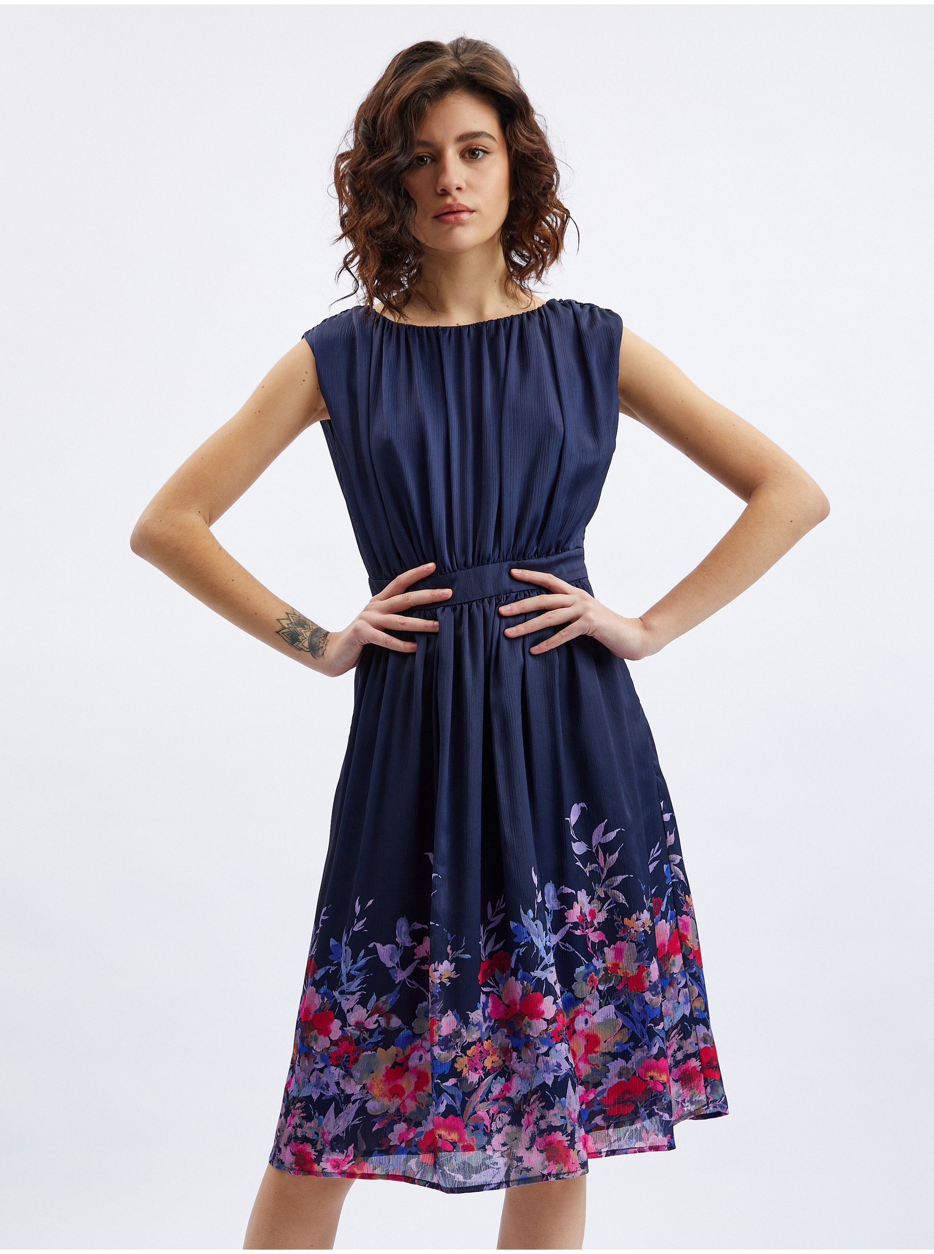 Levně Tmavě modré dámské květované šaty ORSAY