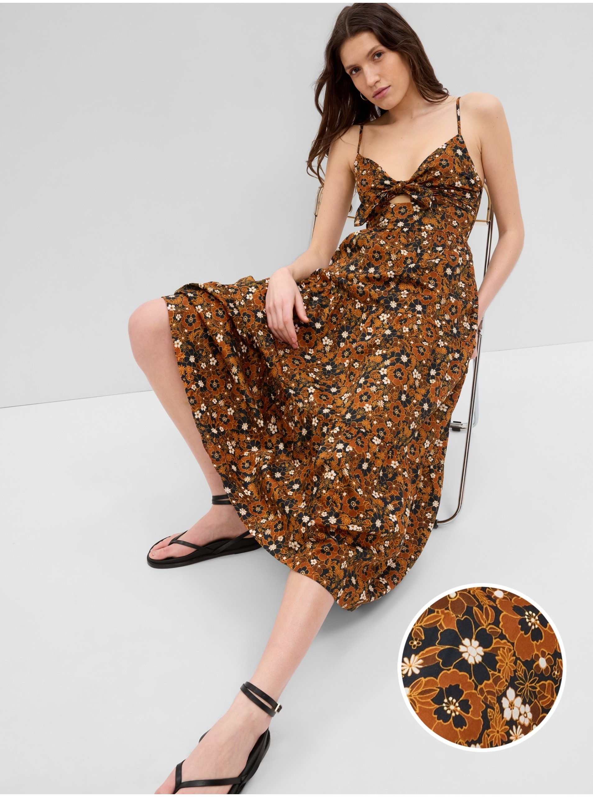 E-shop Hnědé dámské květované maxi šaty GAP