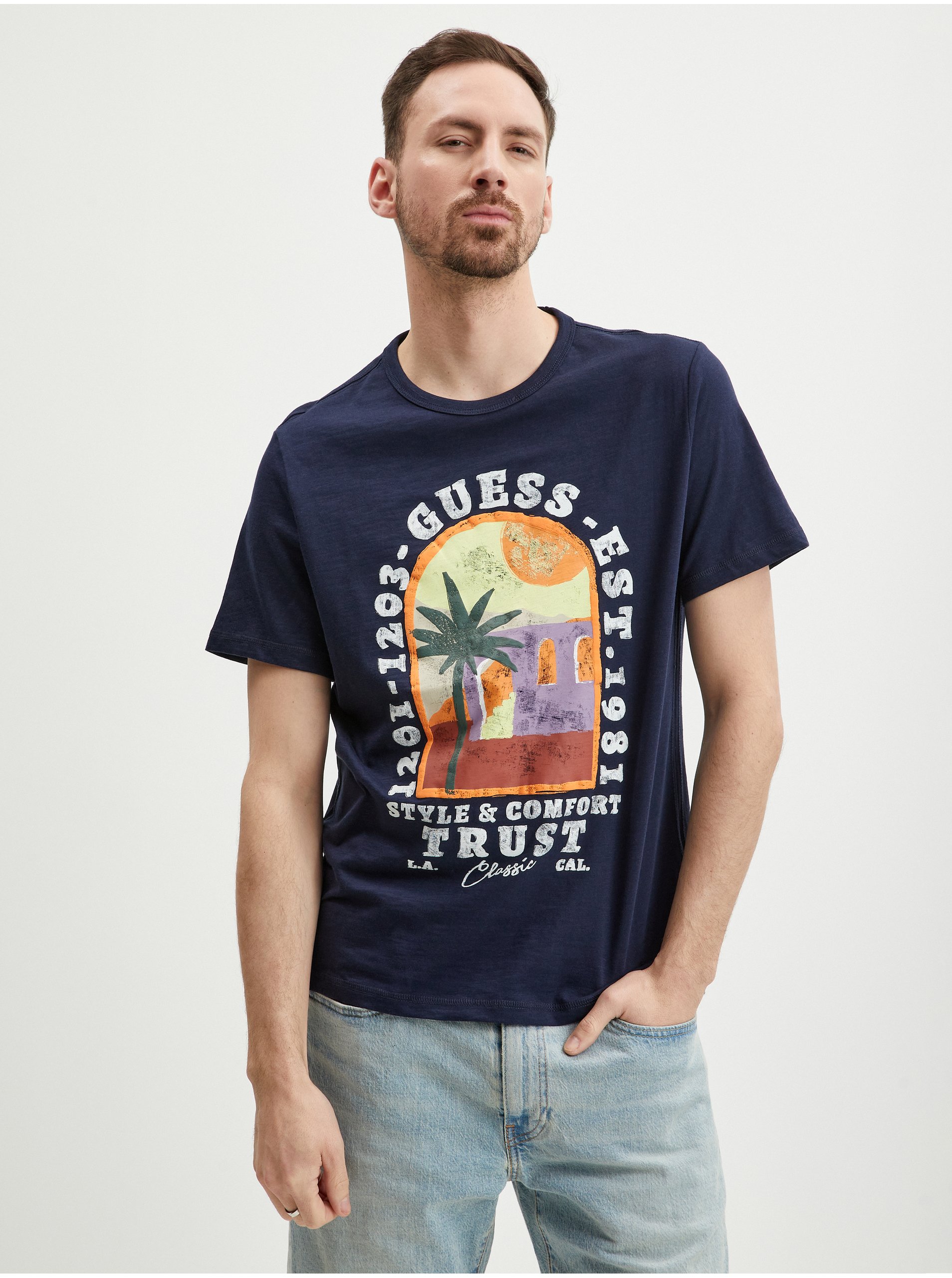 Lacno Tmavomodré pánske tričko Guess Palm Window