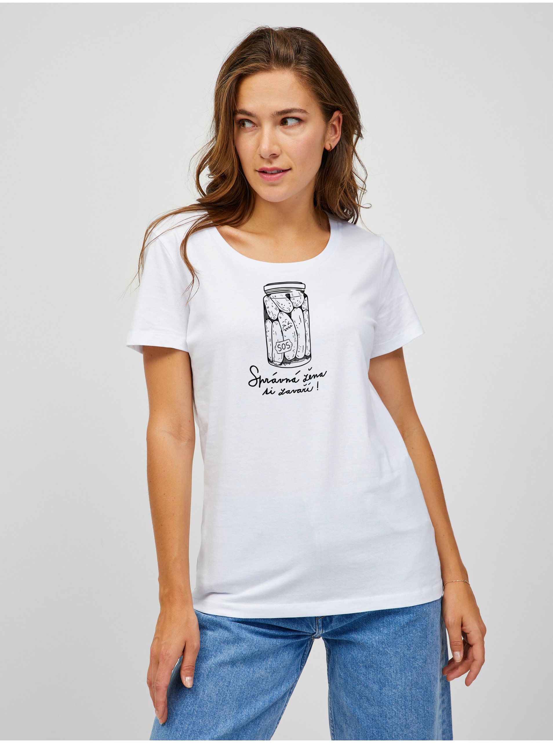E-shop Bílé dámské tričko Zoot Original Správná žena vždy pořádně zavaří