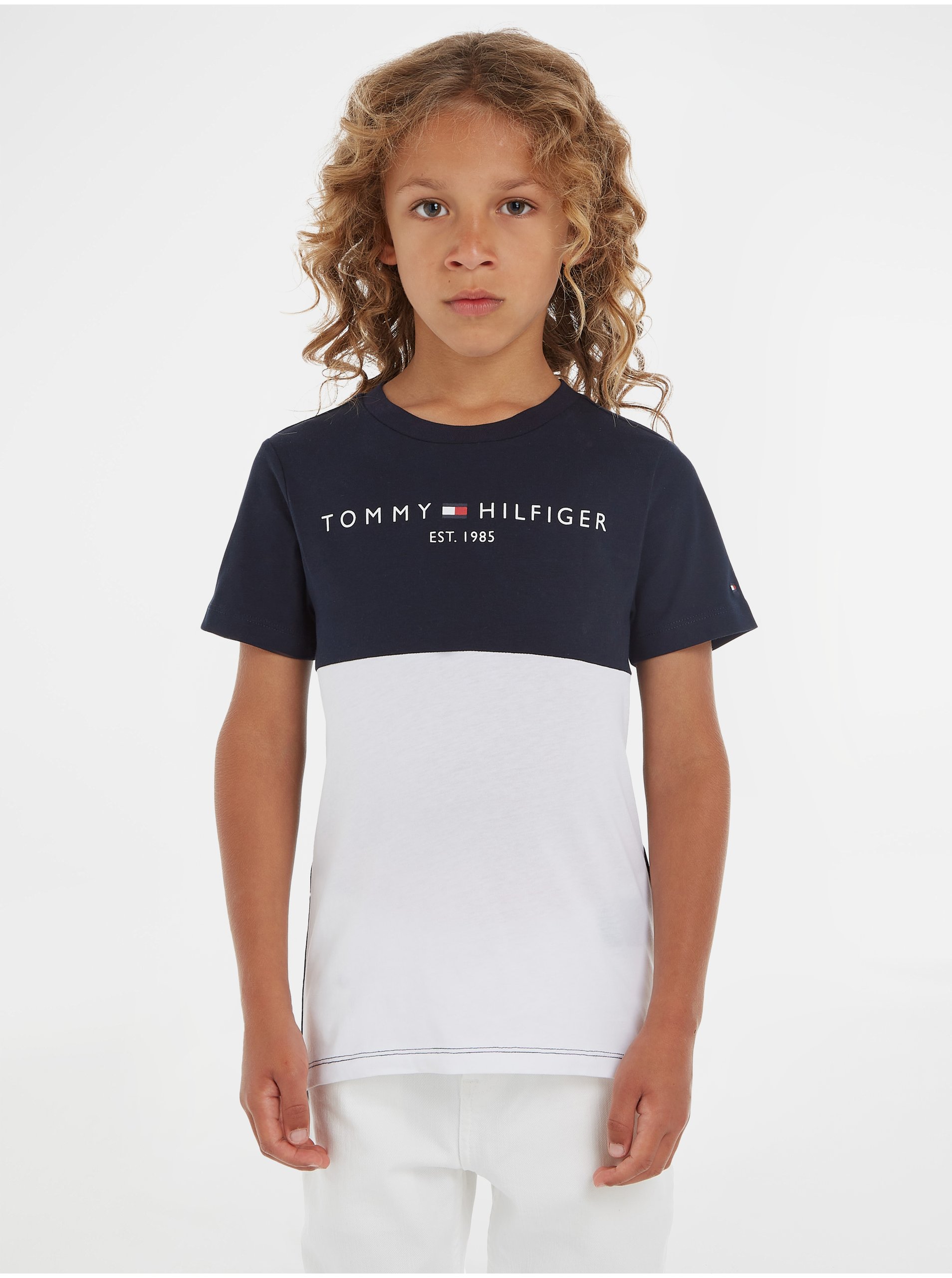 Levně Sada klučičího trička a kraťasů v bílé a tmavě modré barvě Tommy Hilfiger Essential