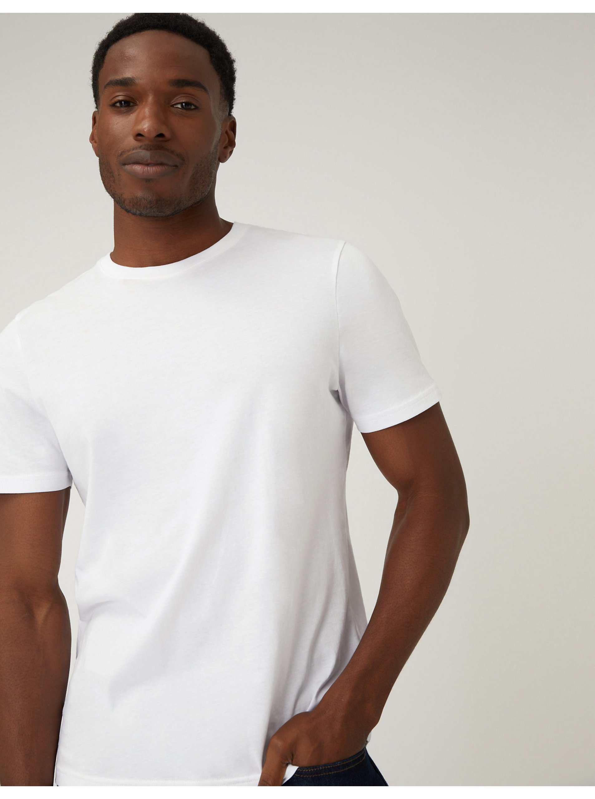 Levně Bílé pánské basic tričko Marks & Spencer