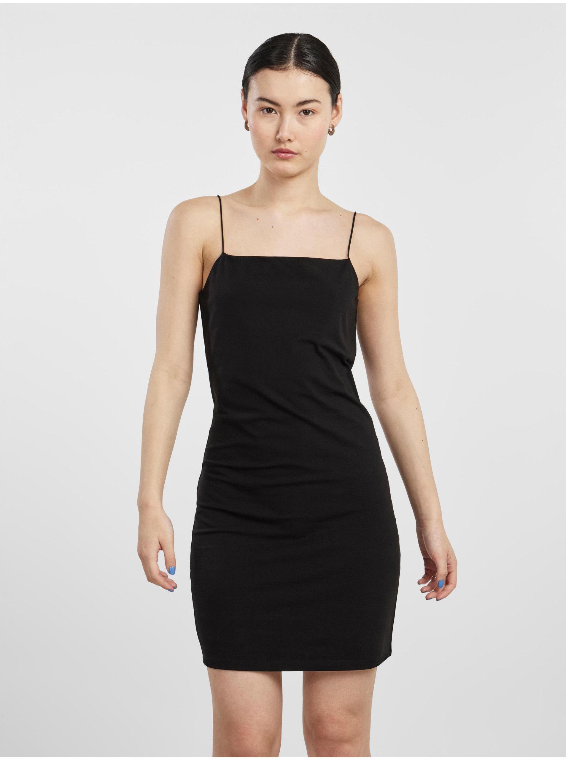 E-shop Černé dámské pouzdrové šaty Pieces Kiwi