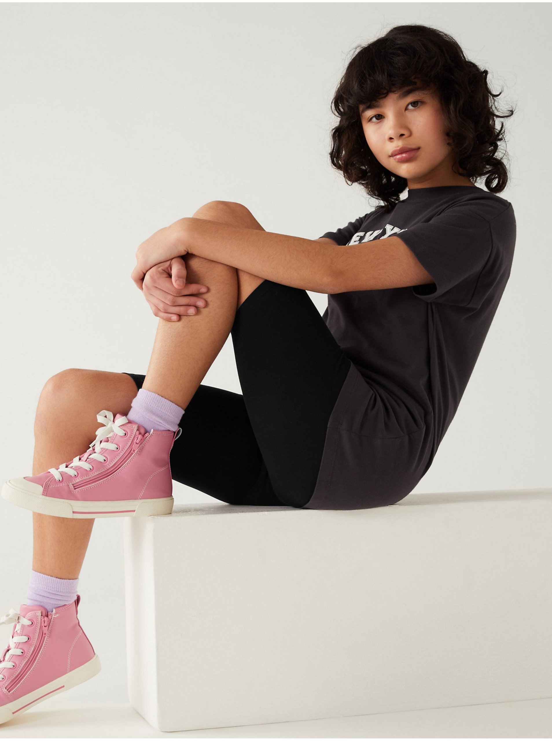 Levně Černé holčičí cyklistické kraťasy Marks & Spencer