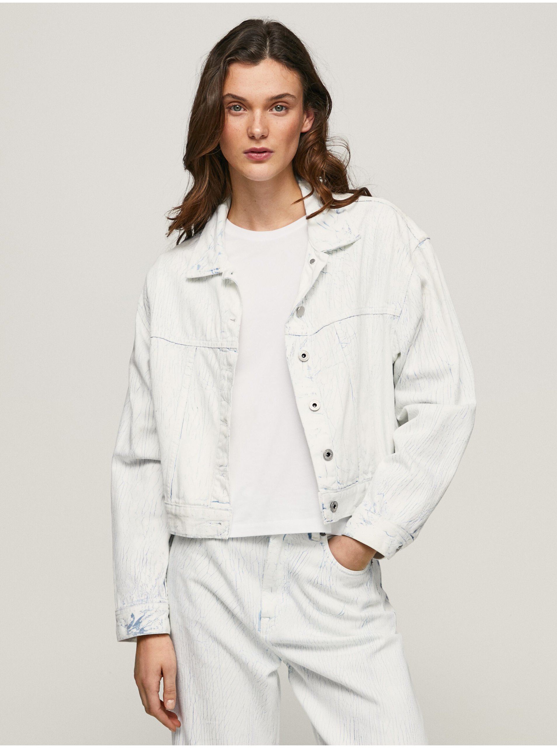 Levně Bílá dámská džínová bunda Pepe Jeans