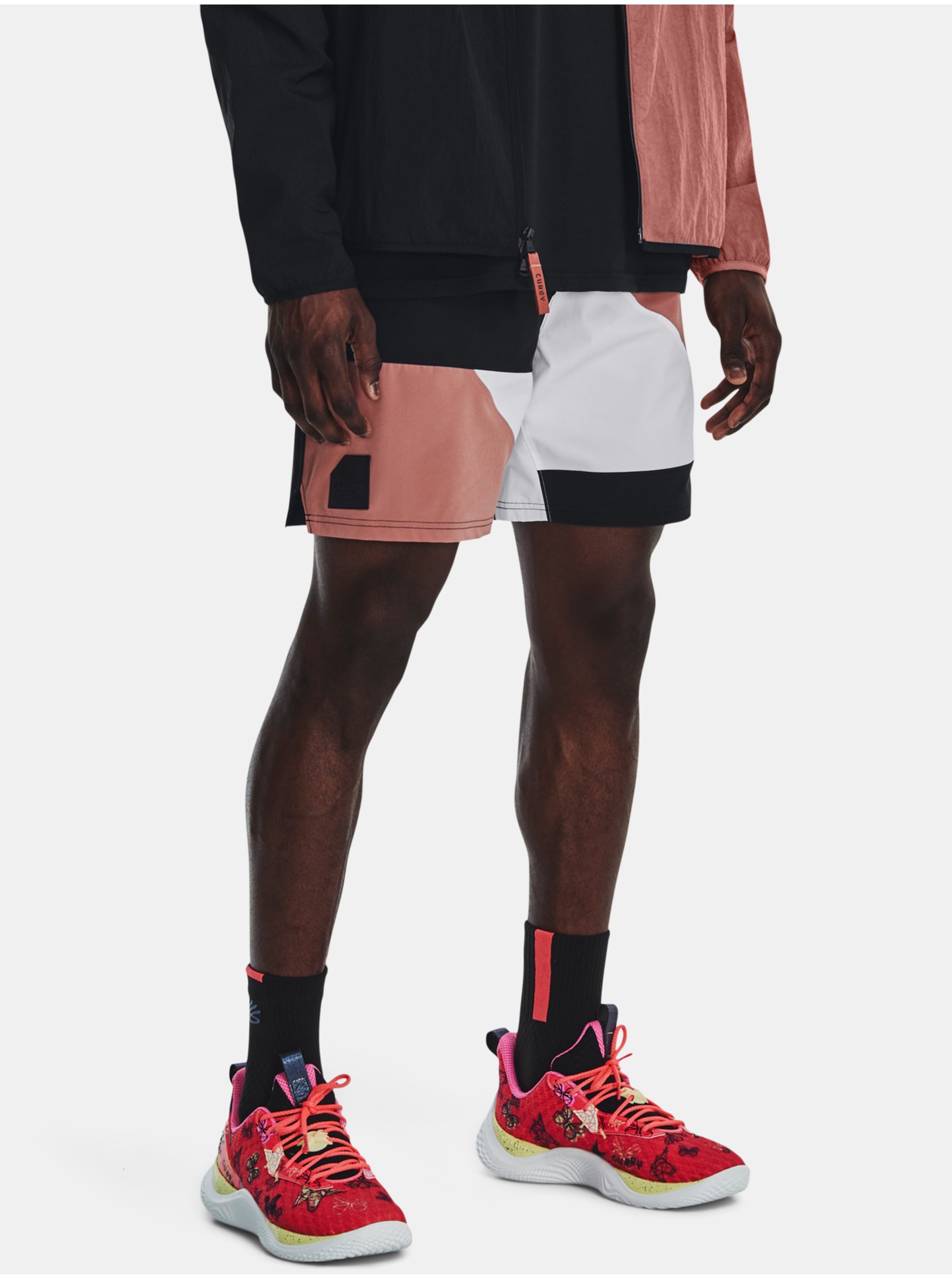 E-shop Růžovo-černé pánské sportovní kraťasy Under Armour Curry Woven 7IN Short