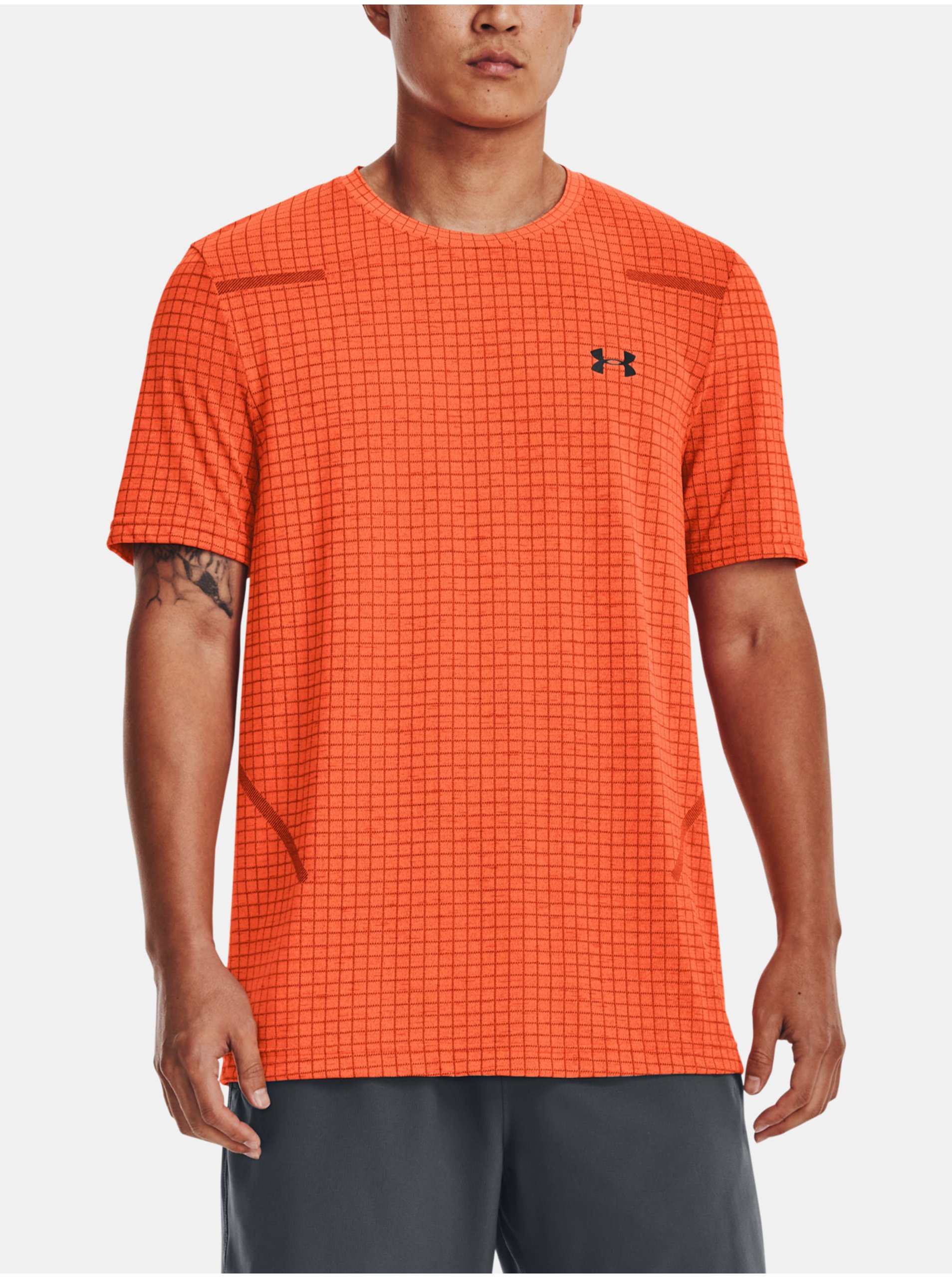 Levně Oranžové sportovní tričko Under Armour UA Seamless Grid