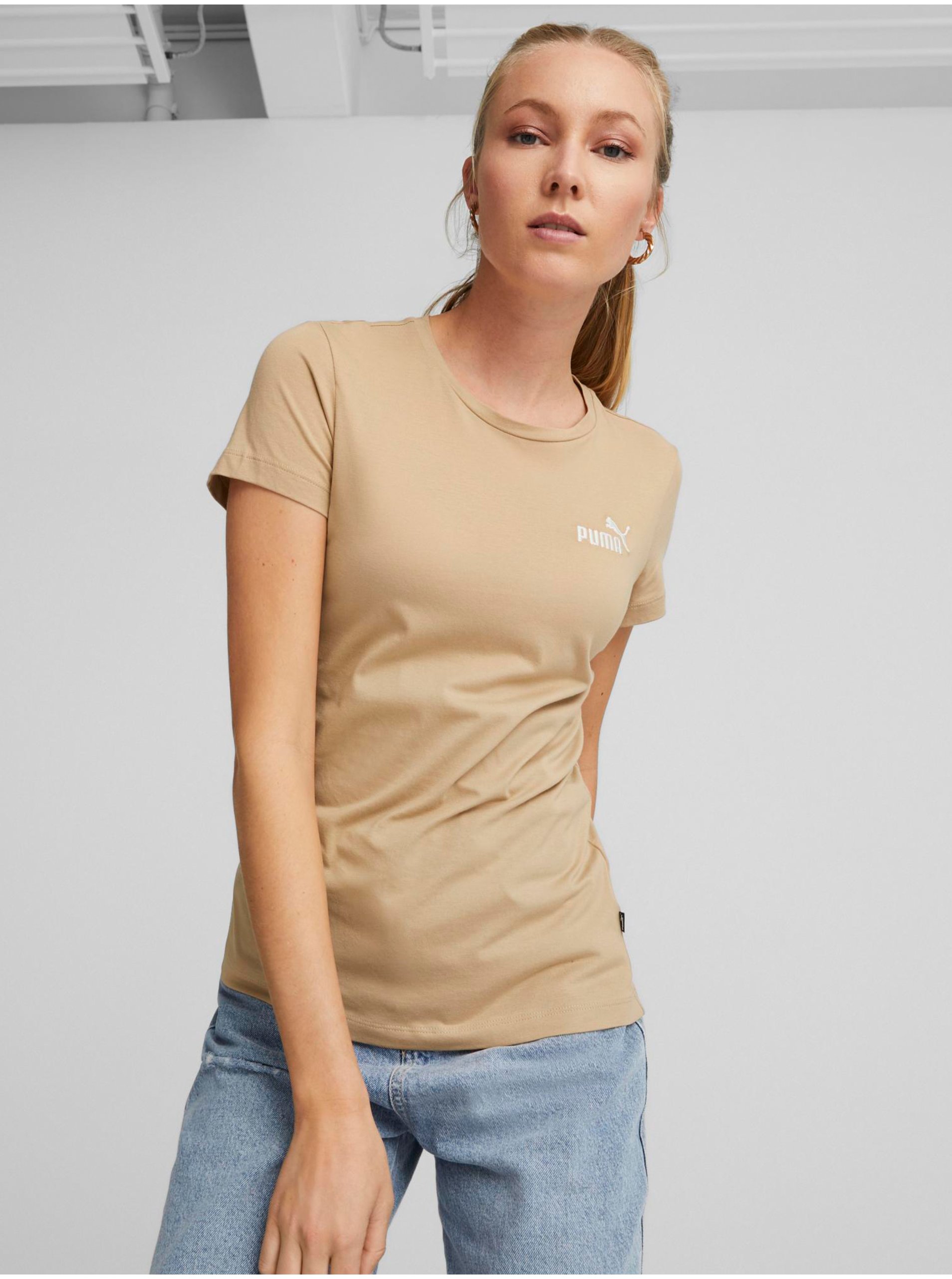 Levně Béžové dámské tričko Puma ESS+ Embroidery