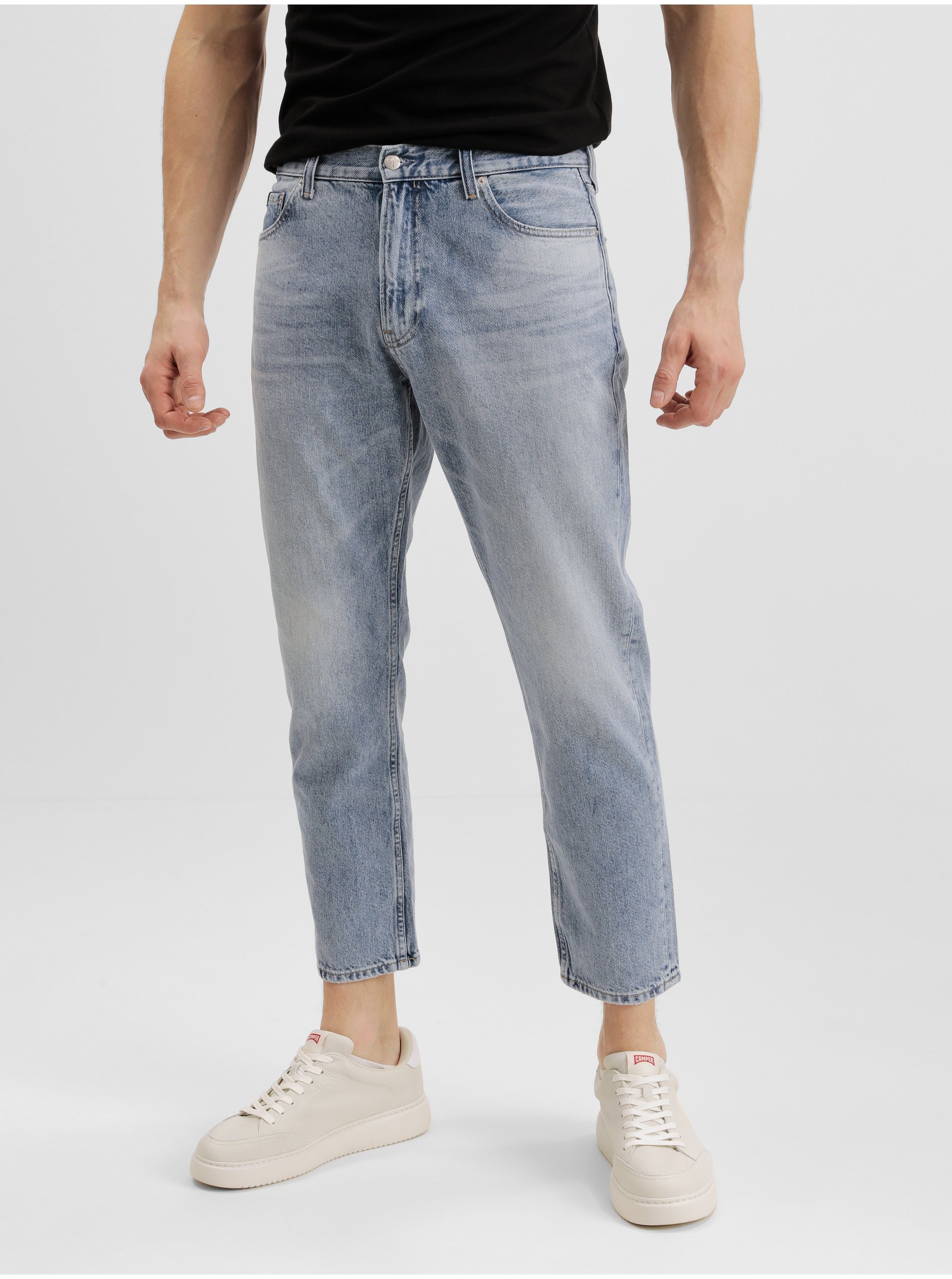 Levně Světle modré pánské straight fit džíny Calvin Klein Jeans Dad Jean