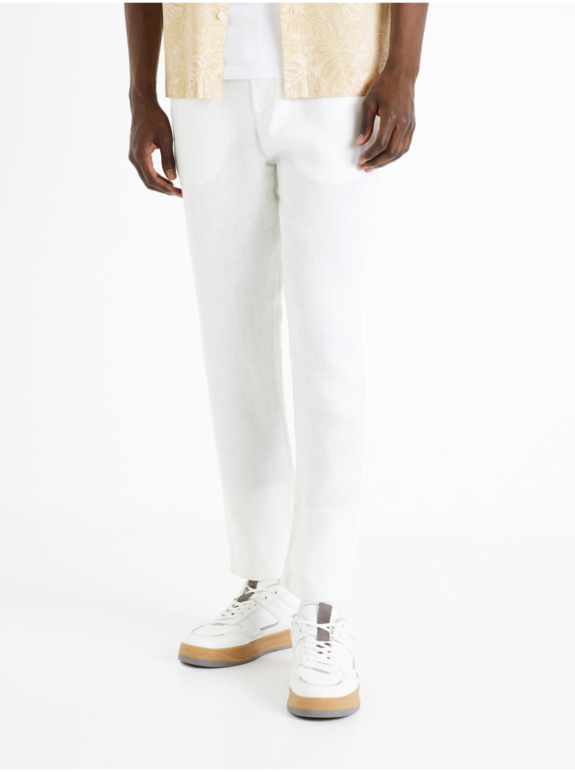 Levně Bílé pánské lněné kalhoty Celio Dolinus