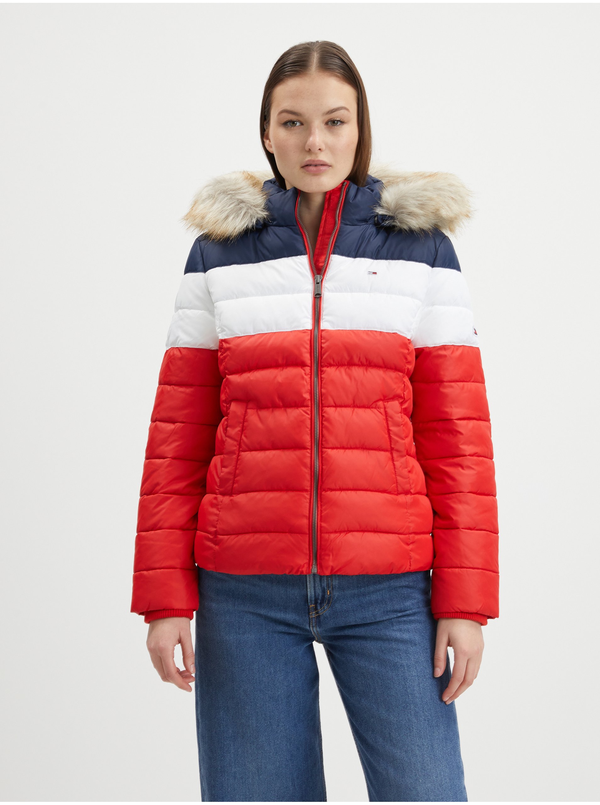 E-shop Bielo-červená dámska prešívaná bunda Tommy Jeans