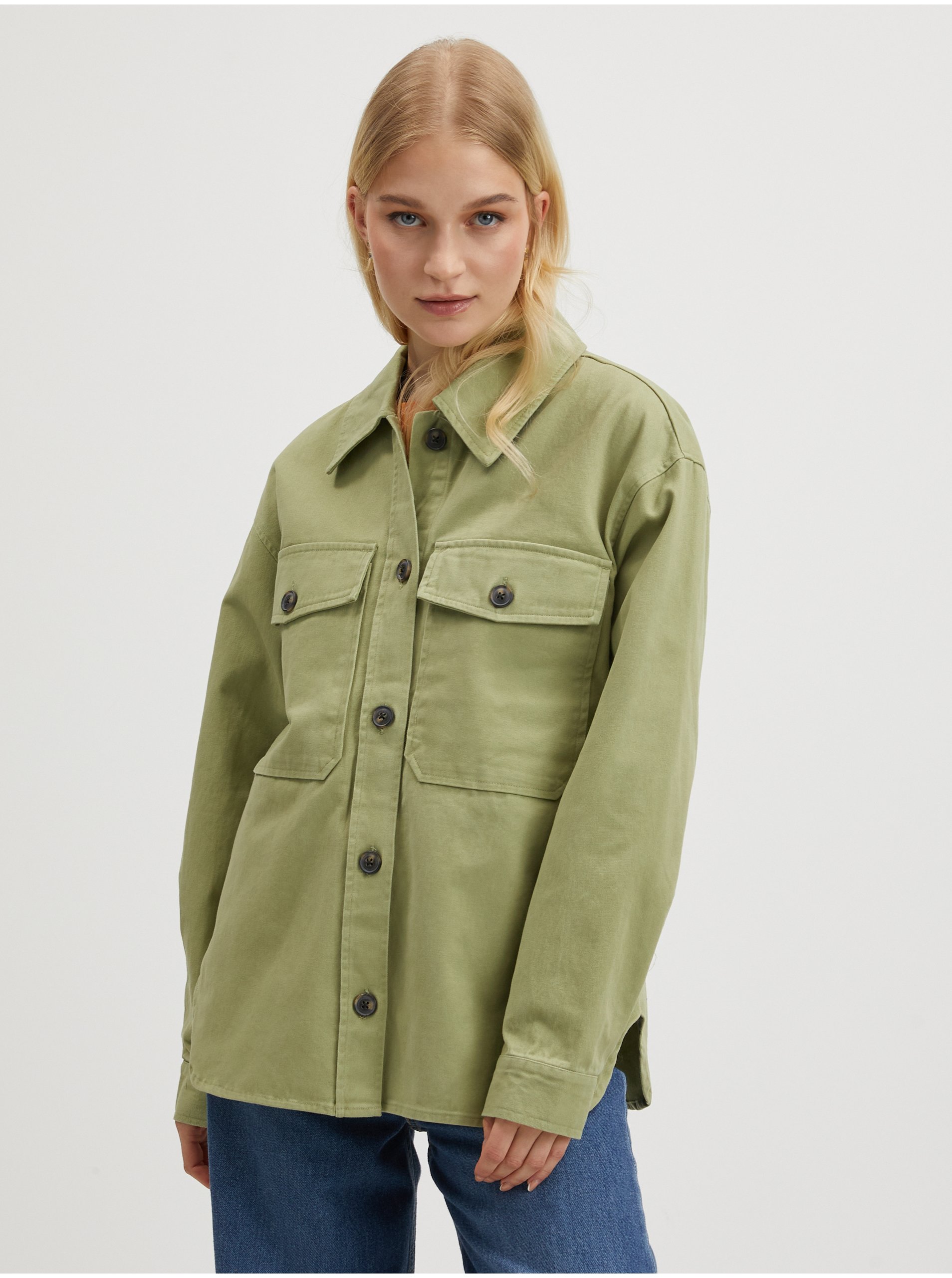 E-shop Světle zelená dámská lehká košilová bunda VERO MODA Fame