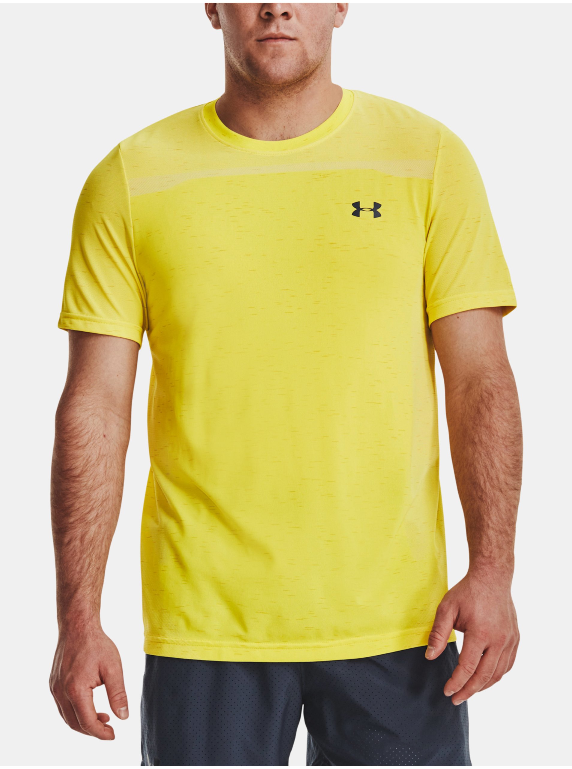 Levně Žluté pánské sportovní tričko Under Armour Seamless