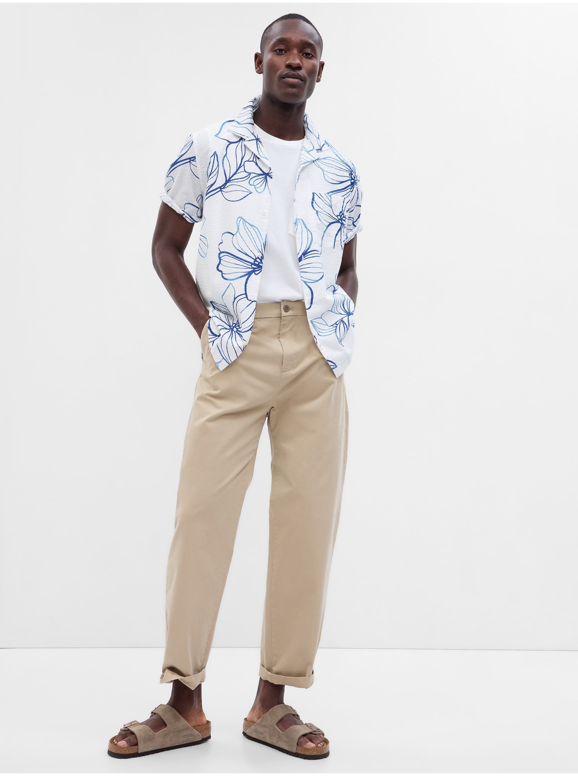 E-shop Modro-bílá pánská květovaná košile s krátkým rukávem GAP