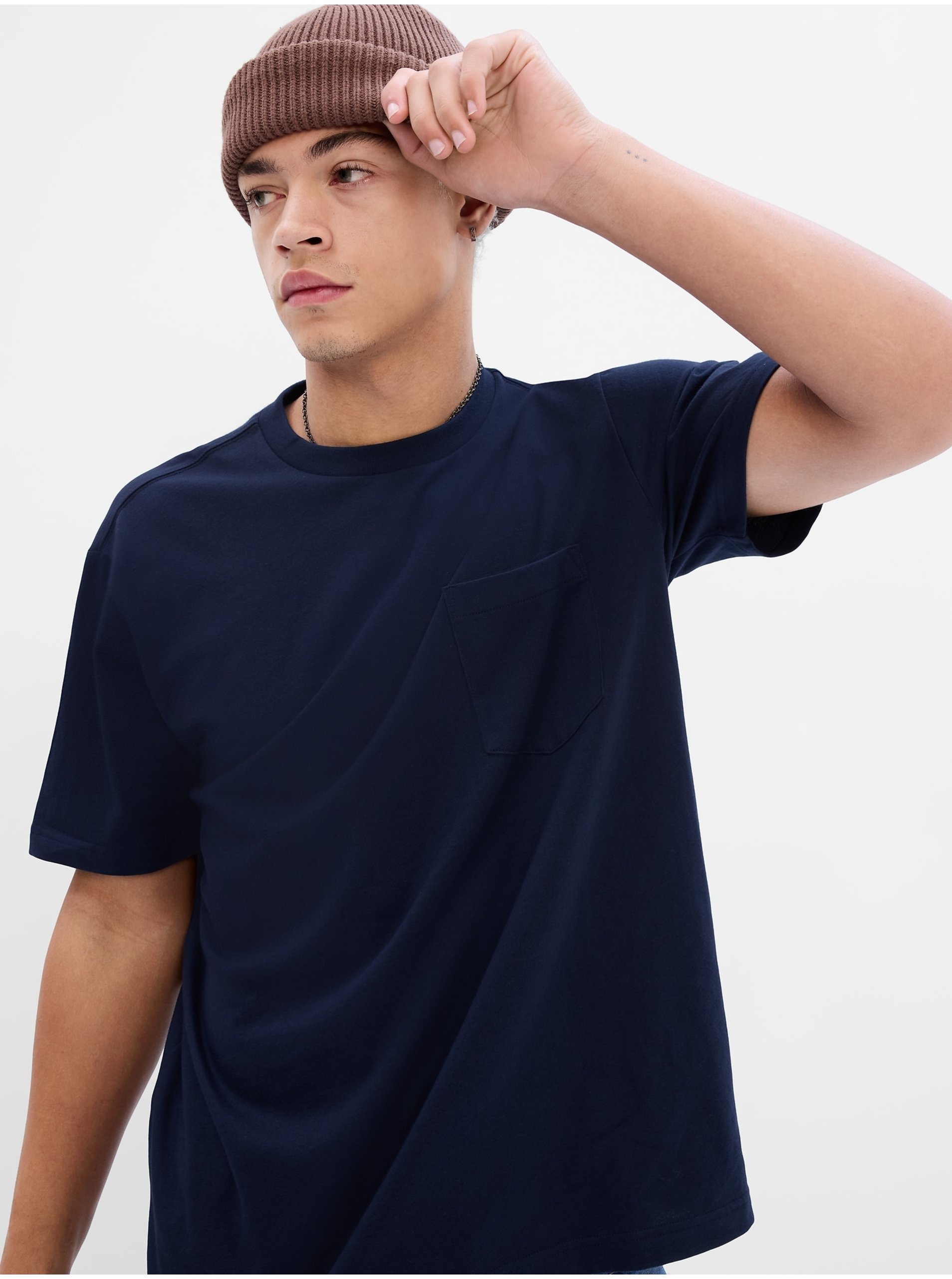 Levně Tmavě modré pánské basic tričko s kapsičkou GAP