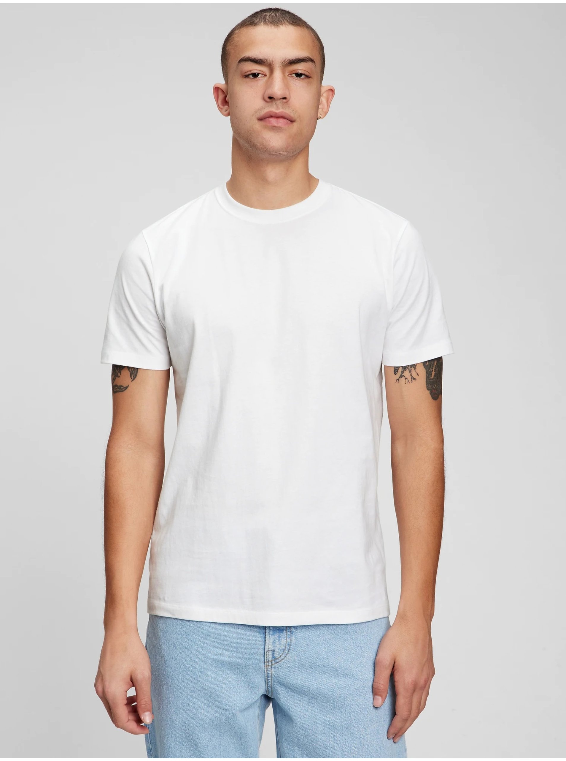 Levně Bílé pánské basic tričko GAP