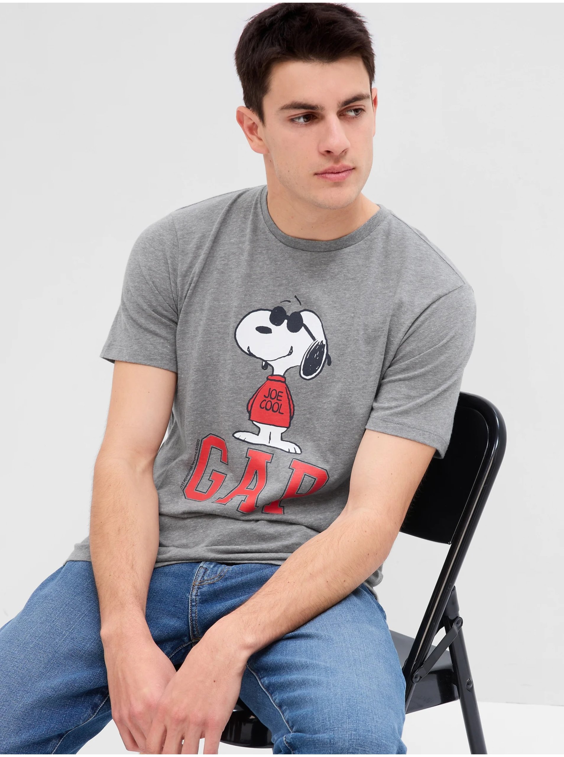Levně Šedé pánské tričko s potiskem GAP & Peanuts Snoopy