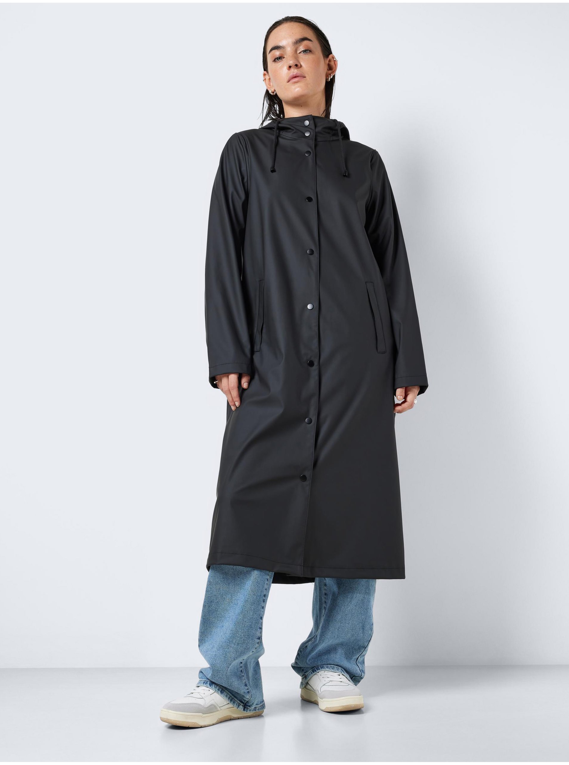 E-shop Černý dámský nepromokavý kabát Noisy May Sky