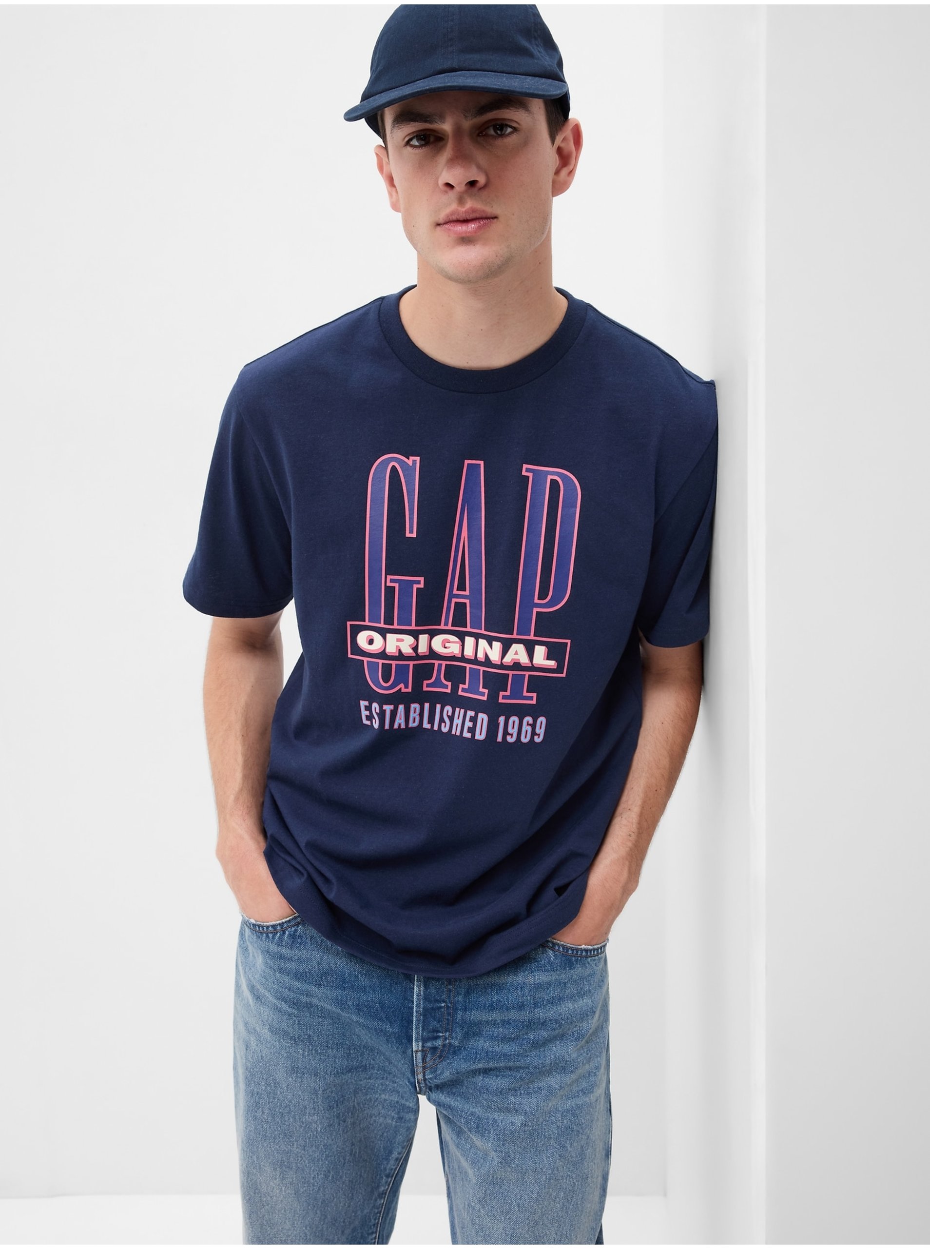 E-shop Tmavě modré pánské tričko s potiskem GAP