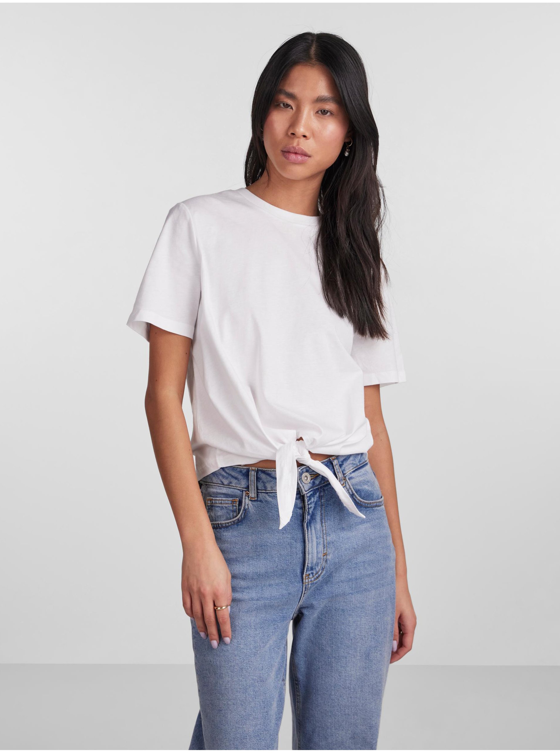 E-shop Bílé dámské tričko Pieces Tia
