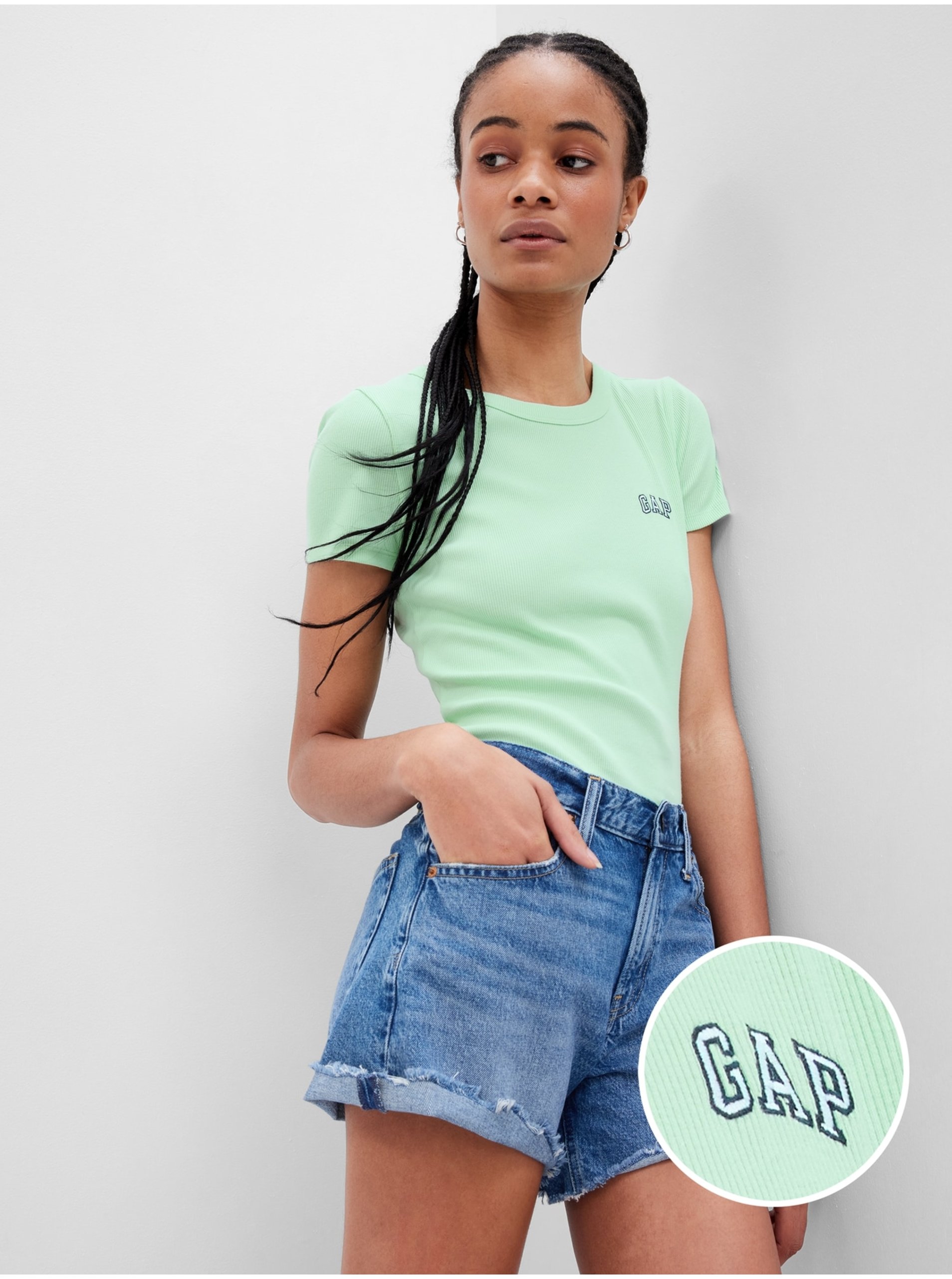 E-shop Světle zelené dámské tričko GAP