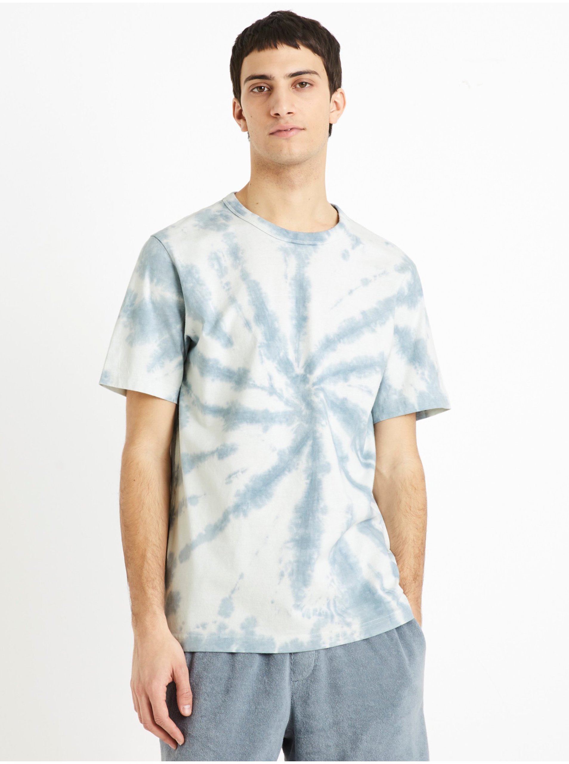 Levně Bílo-modré pánské vzorované tričko Celio Deswirl