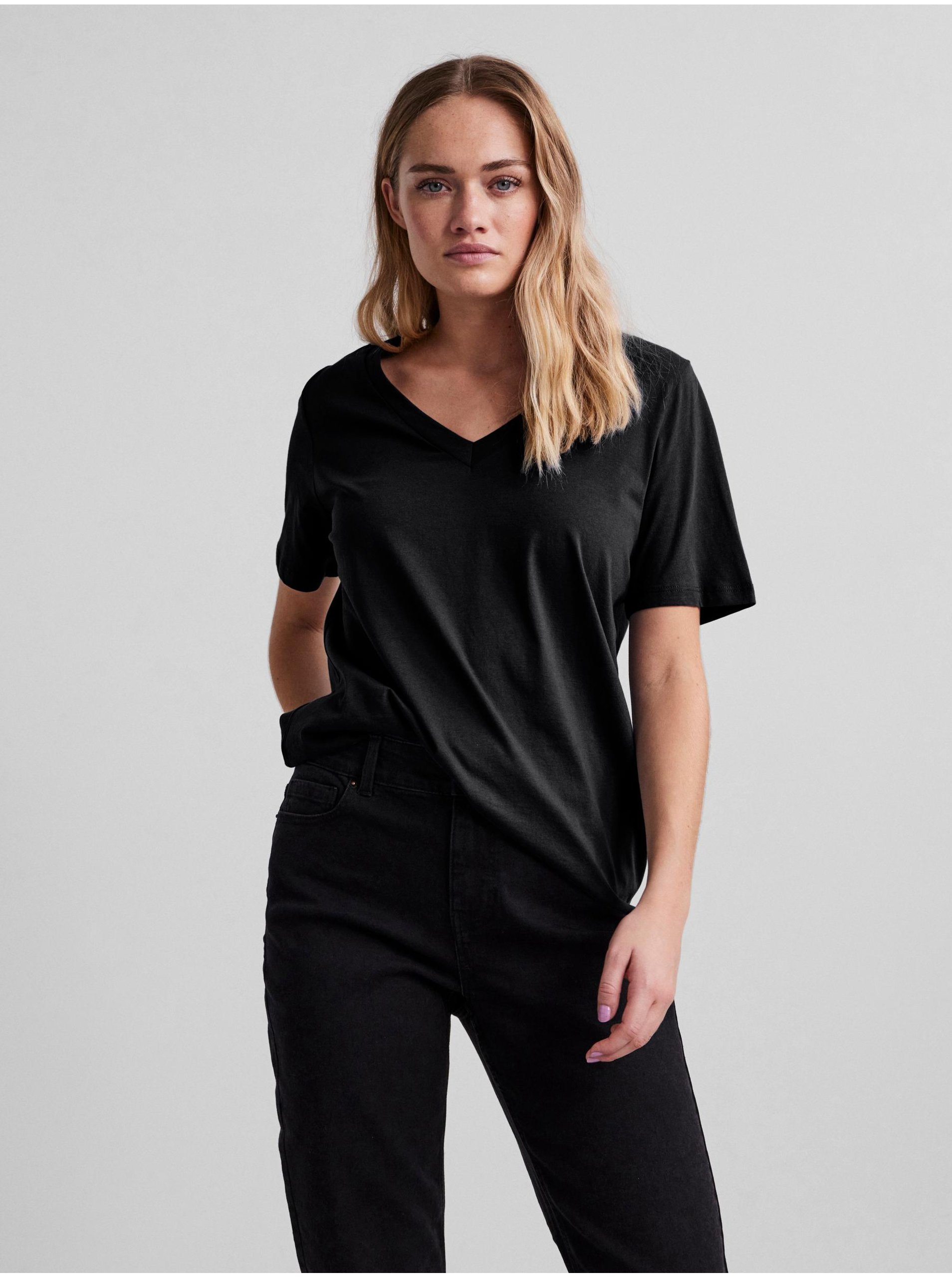 E-shop Čierne dámske basic tričko Pieces Ria