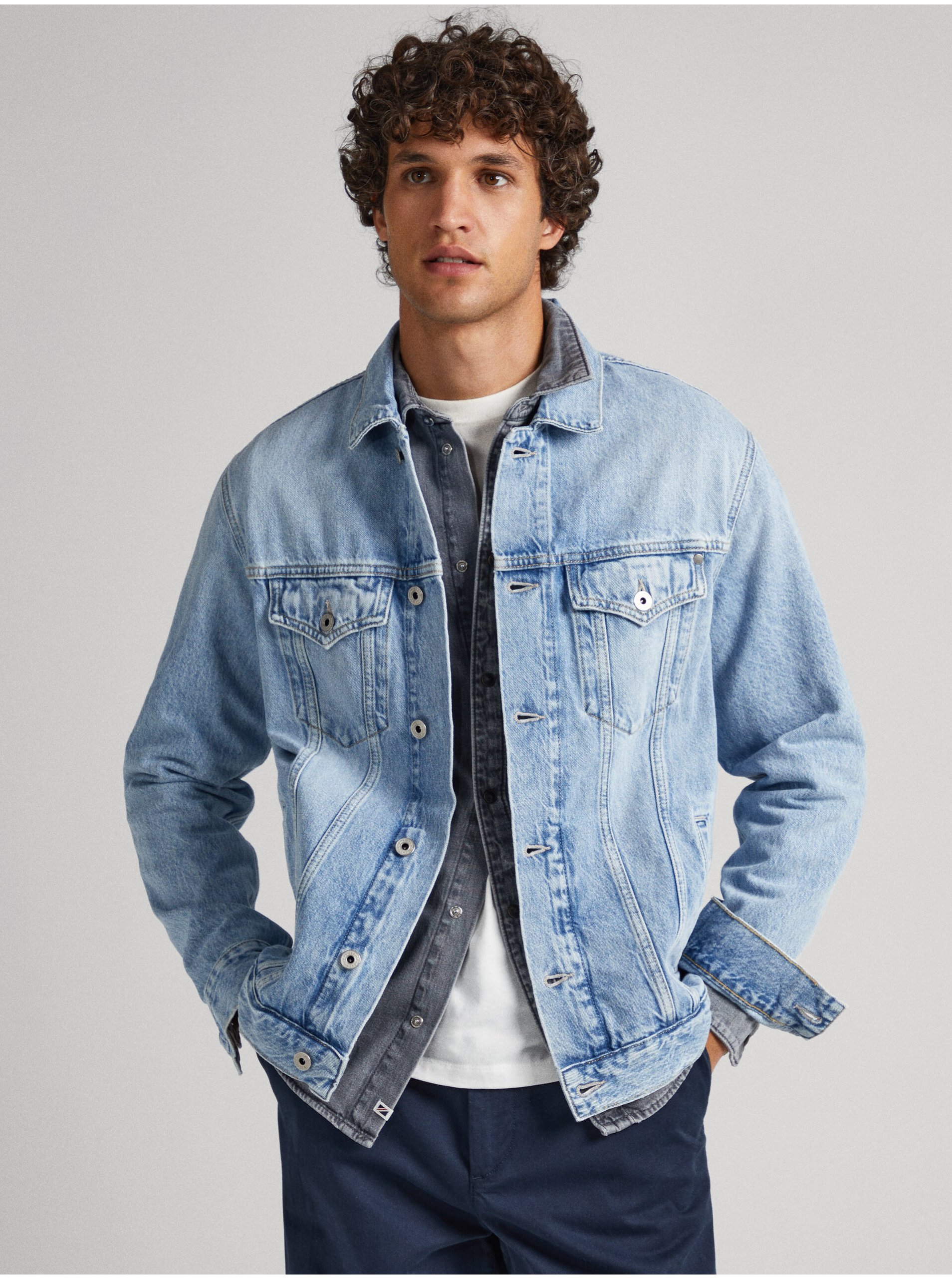 E-shop Světle modrá pánská džínová bunda Pepe Jeans Pinners
