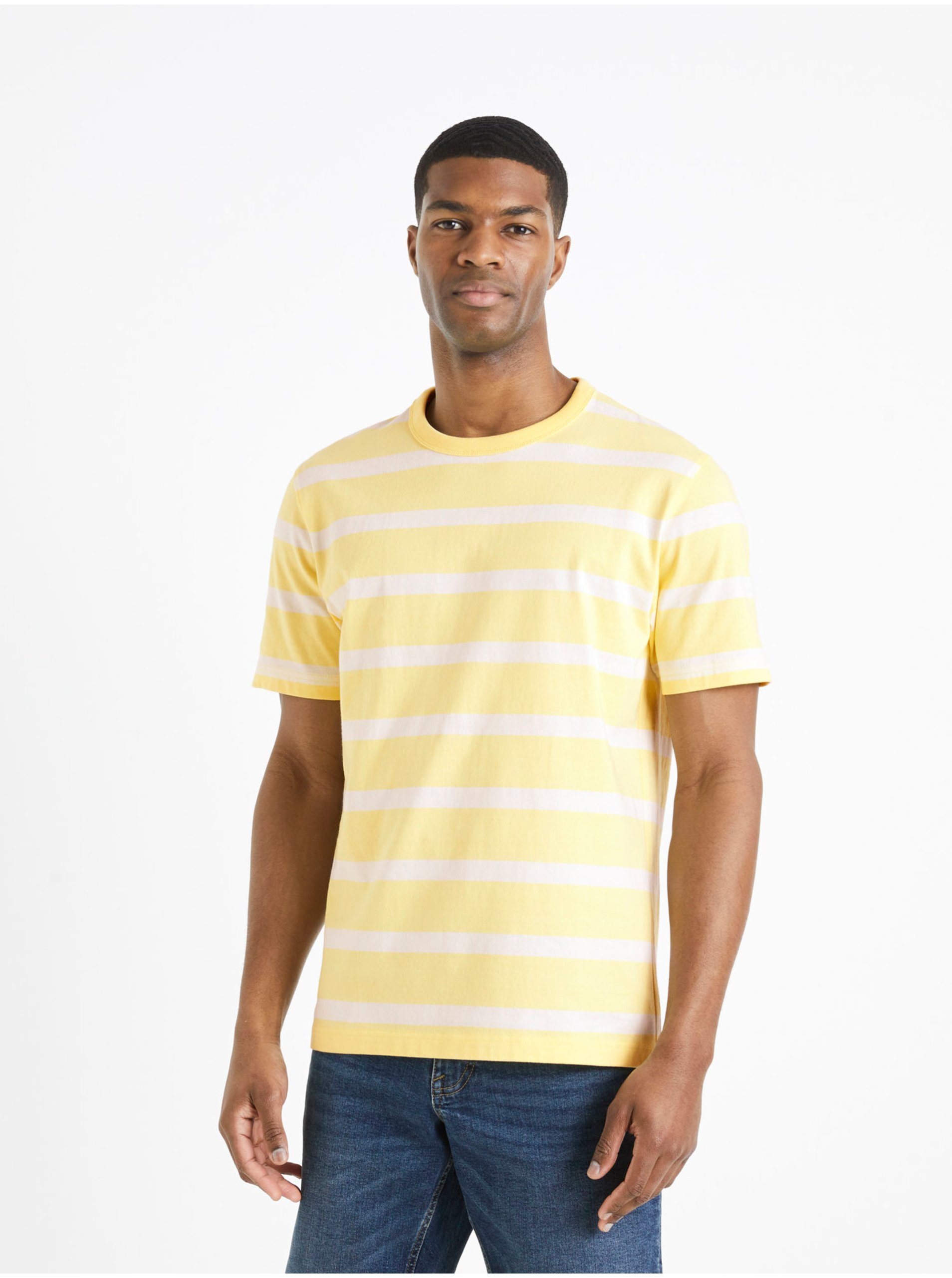 Levně Žluté pánské pruhované tričko Celio Beboxar