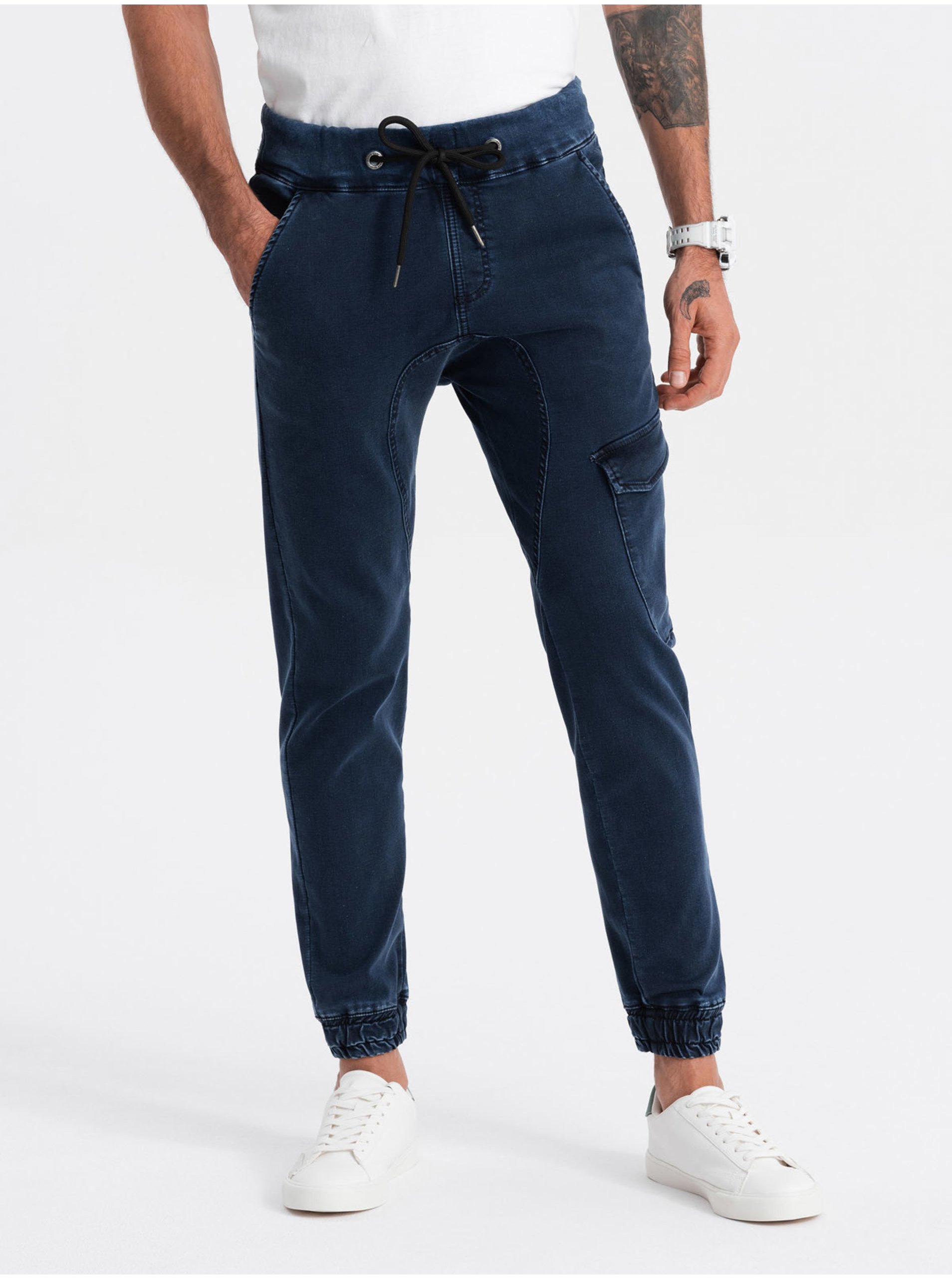 Levně Tmavě modré pánské cargo kalhoty Ombre Clothing