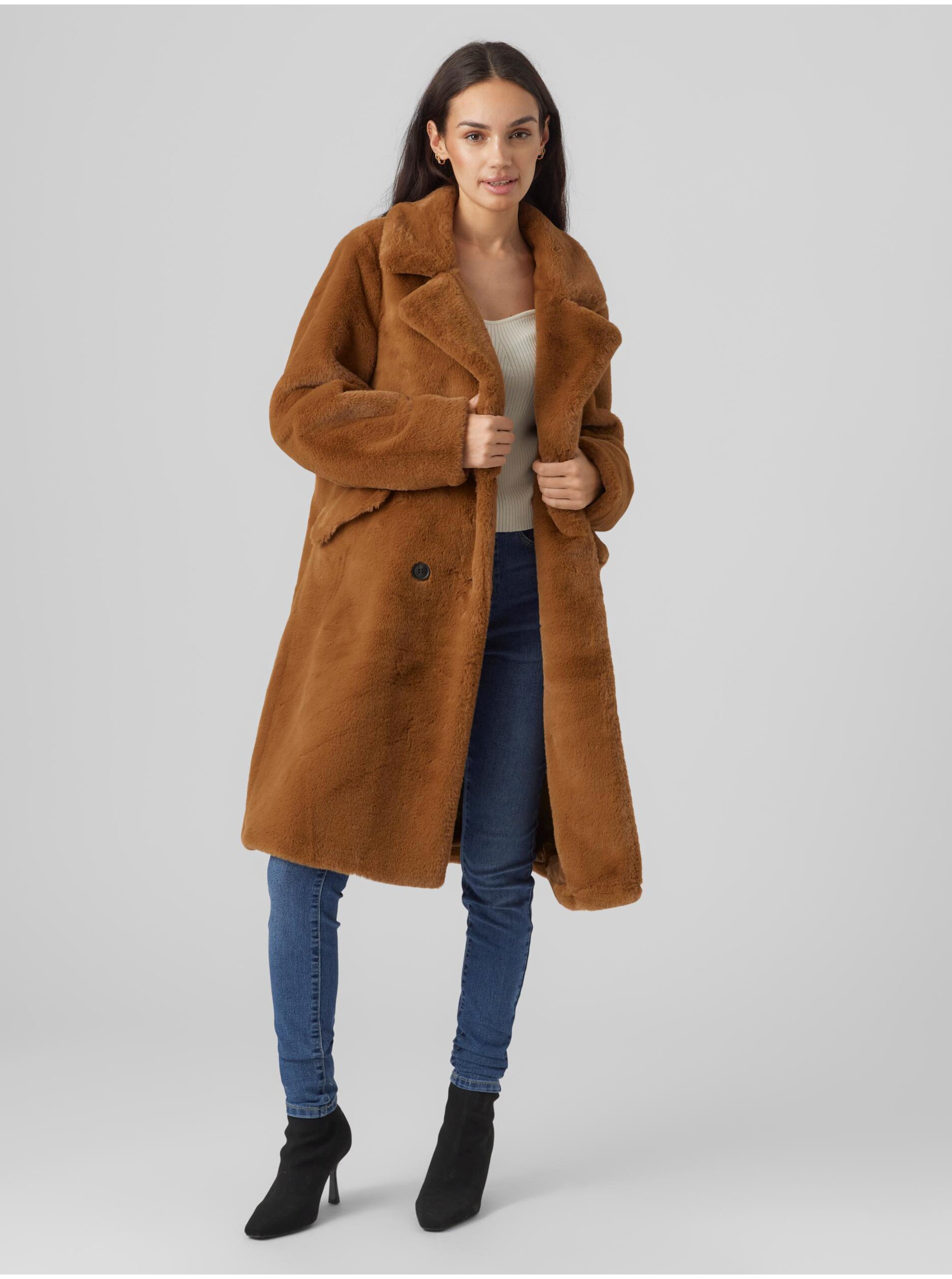 E-shop Hnědý dámský kabát z umělé kožešiny VERO MODA Sonjaelly