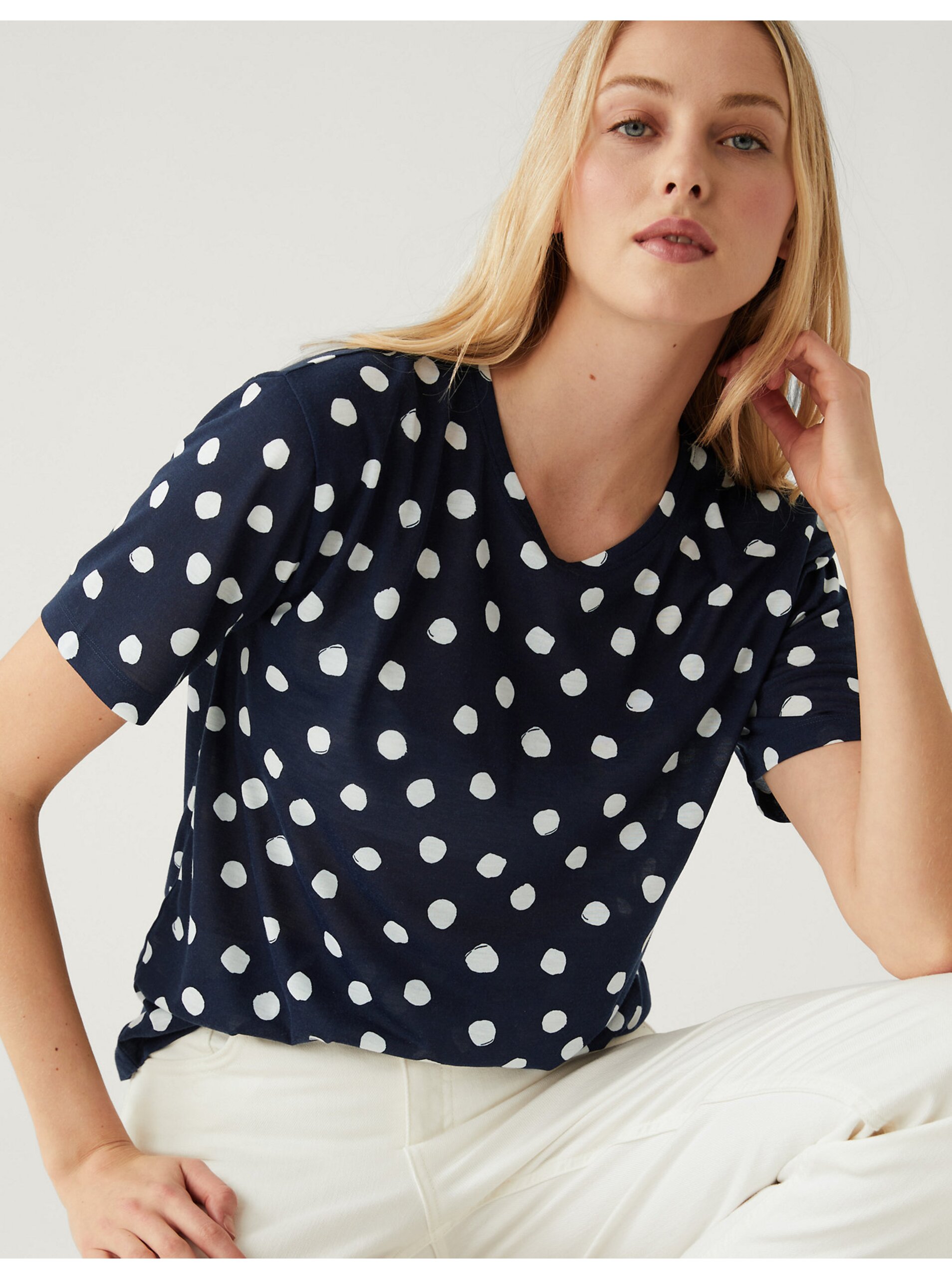 Lacno Tmavomodré dámske bodkované tričko Marks & Spencer