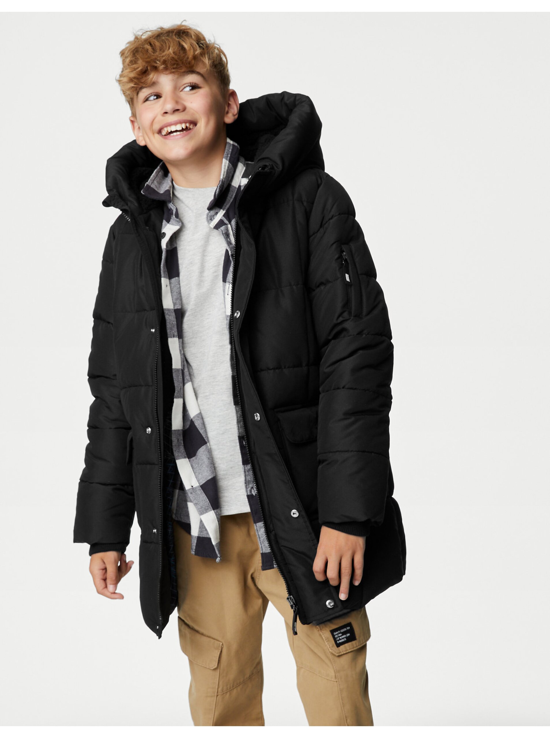 Lacno Čierna chlapčenská zateplená nepremokavá bunda s technológiou Stormwear Marks & Spencer