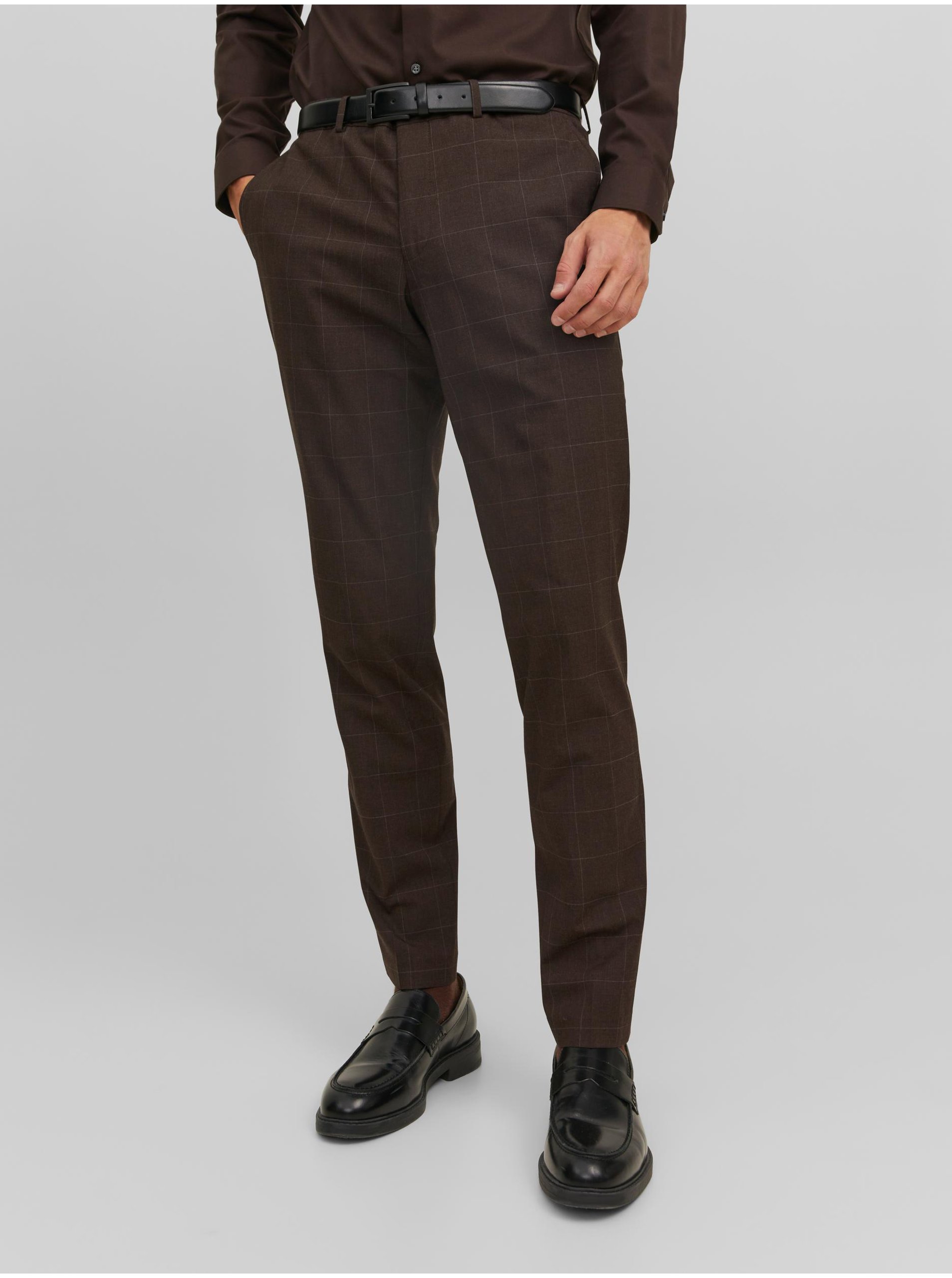 Lacno Tmavo hnedé pánske oblekové nohavice Jack & Jones Solaris