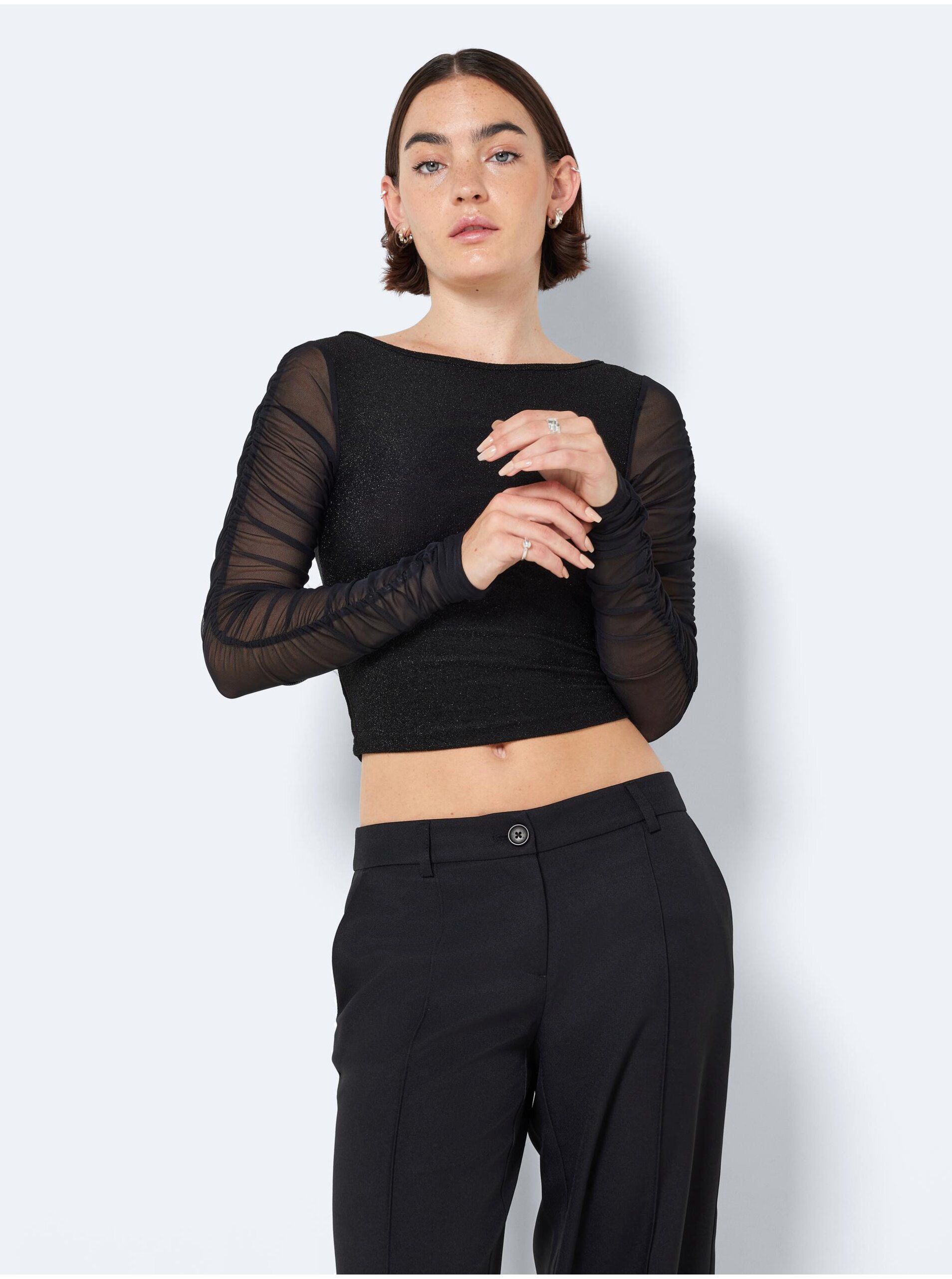 E-shop Čierne dámske crop top tričko Noisy May Louise